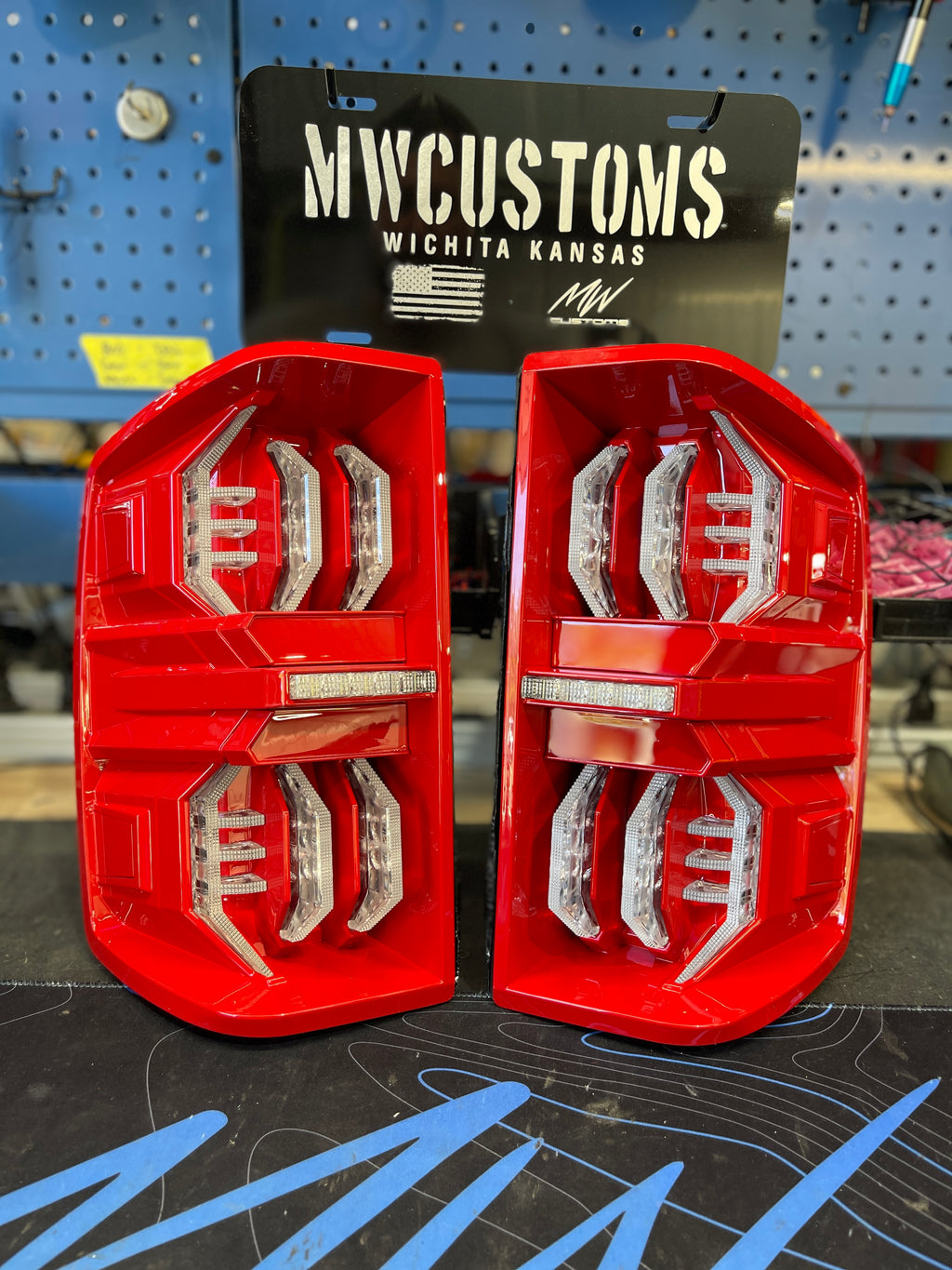 2014 - 18 CHEVY SILVERADO FIN STYLE TAIL LIGHTS