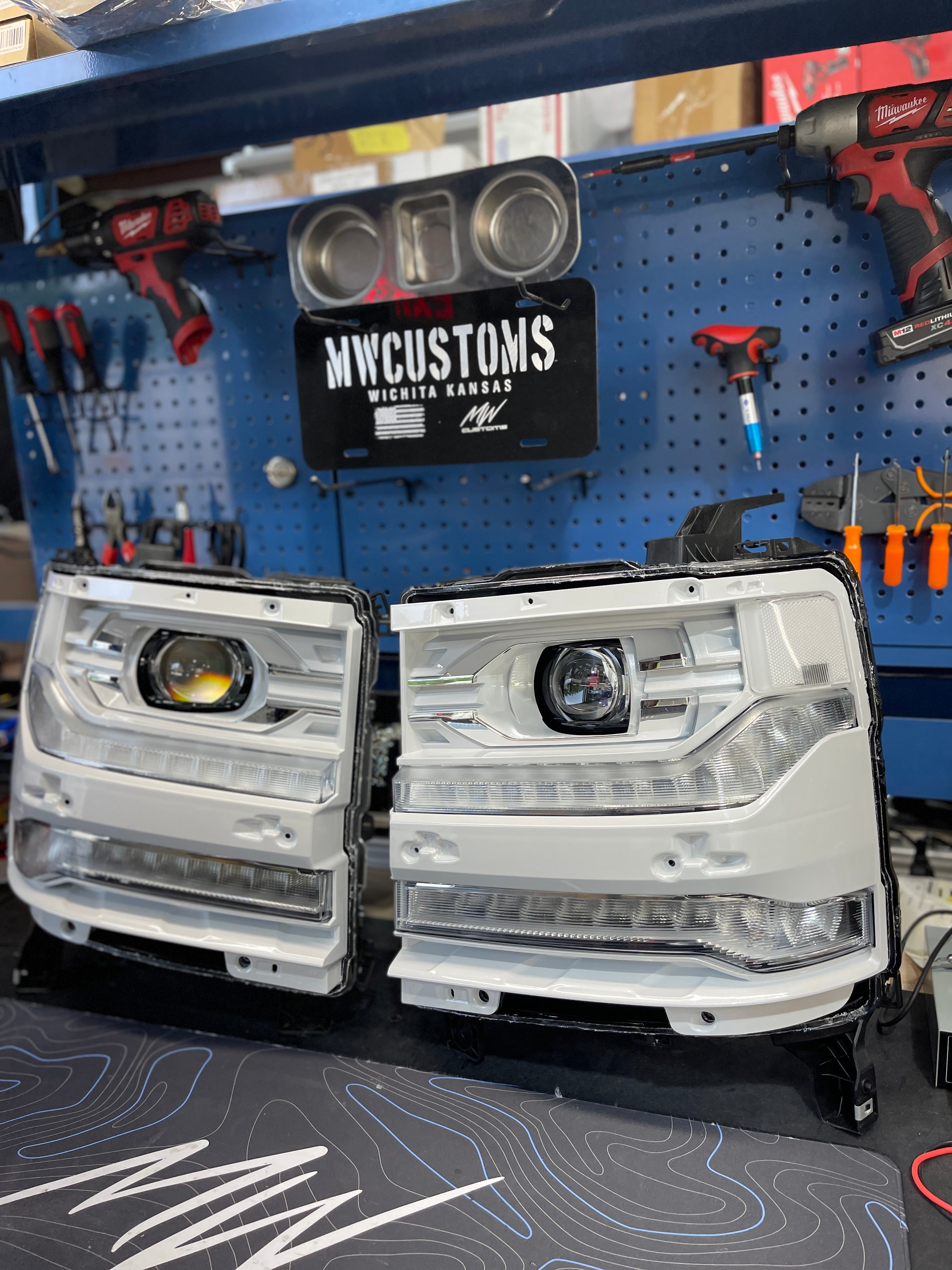 2016 - 18 CHEVY SILVERADO 1500 HEADLIGHTS