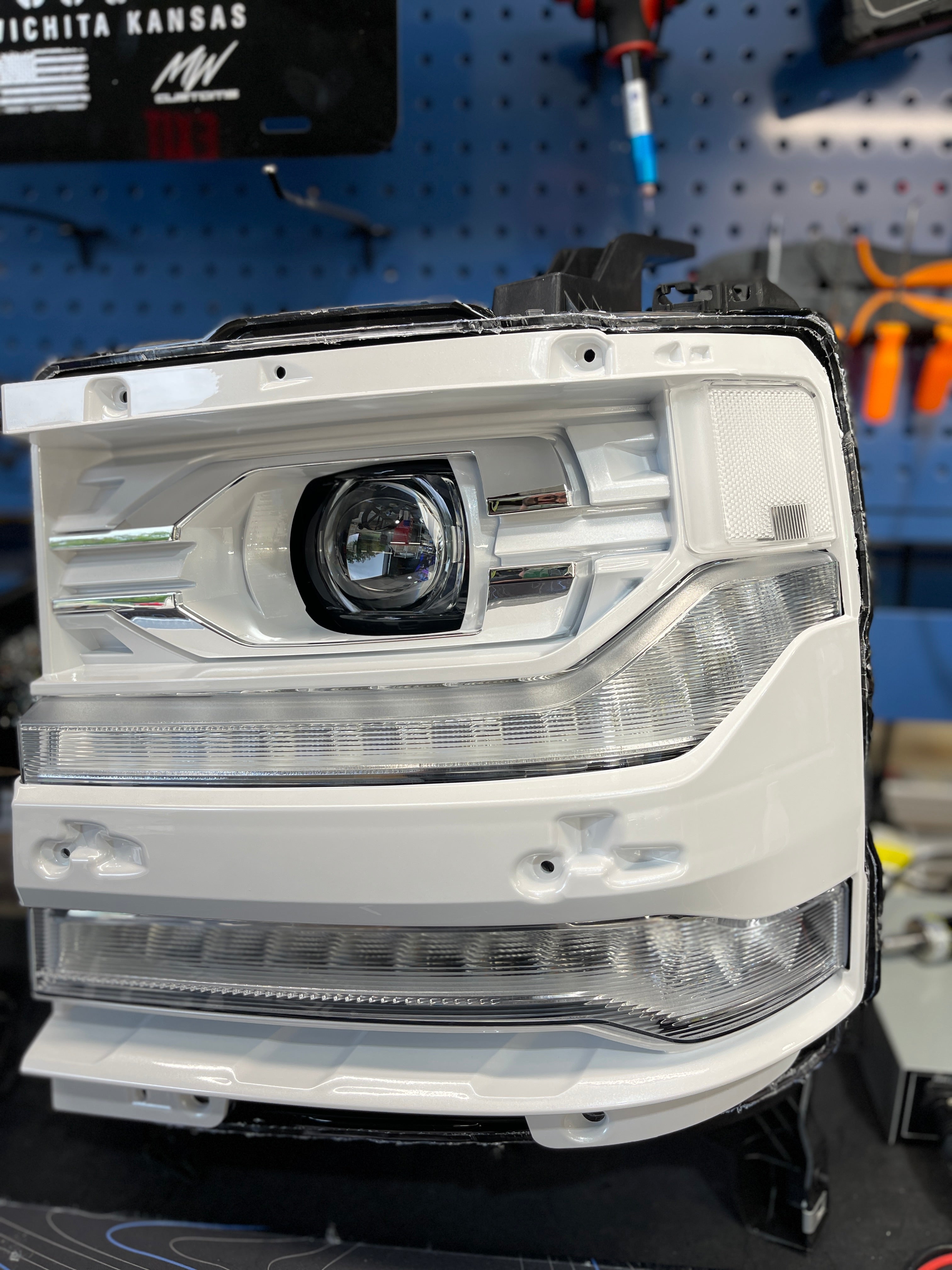 2016 - 18 CHEVY SILVERADO 1500 HEADLIGHTS