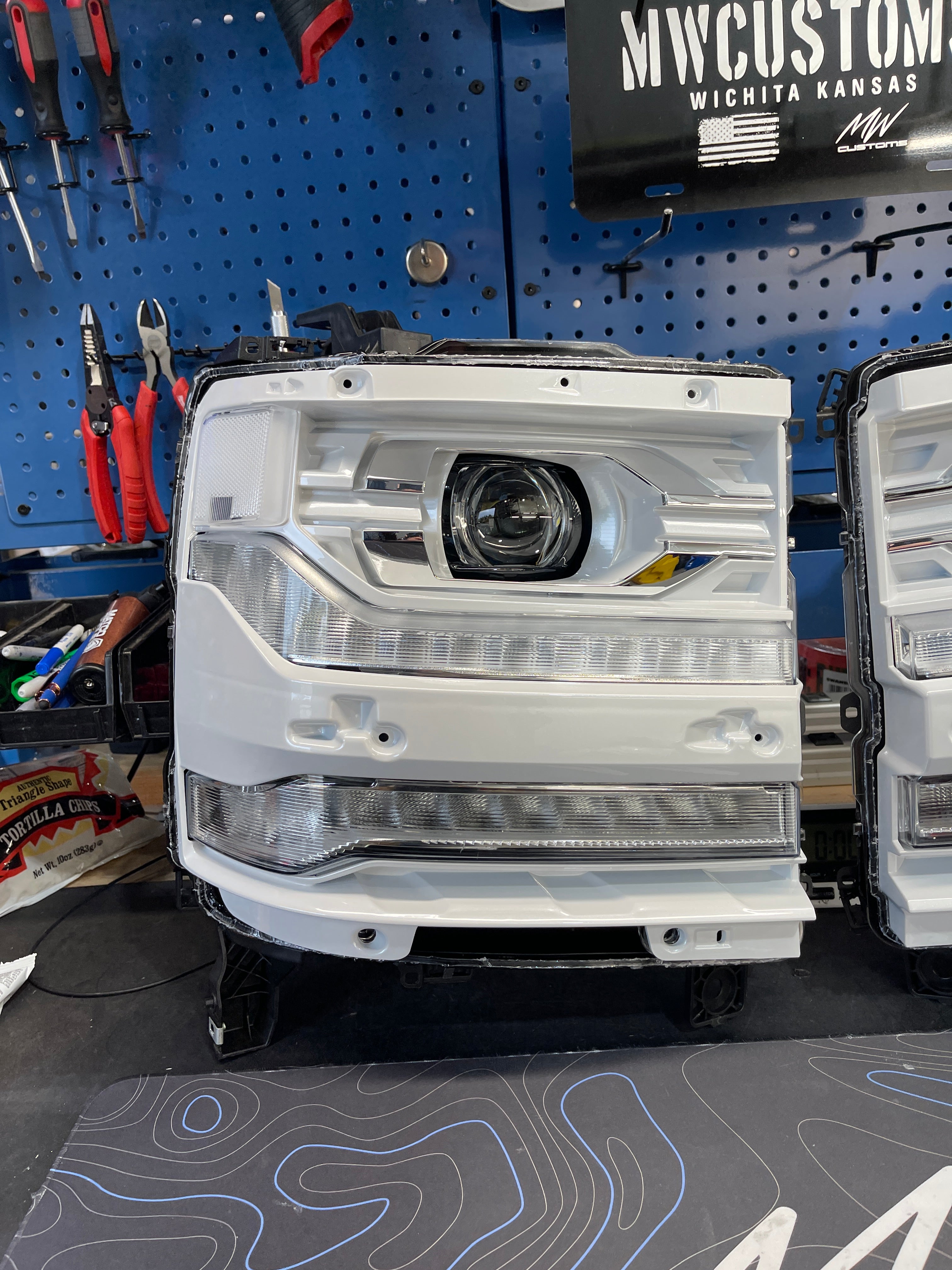 2016 - 18 CHEVY SILVERADO 1500 HEADLIGHTS