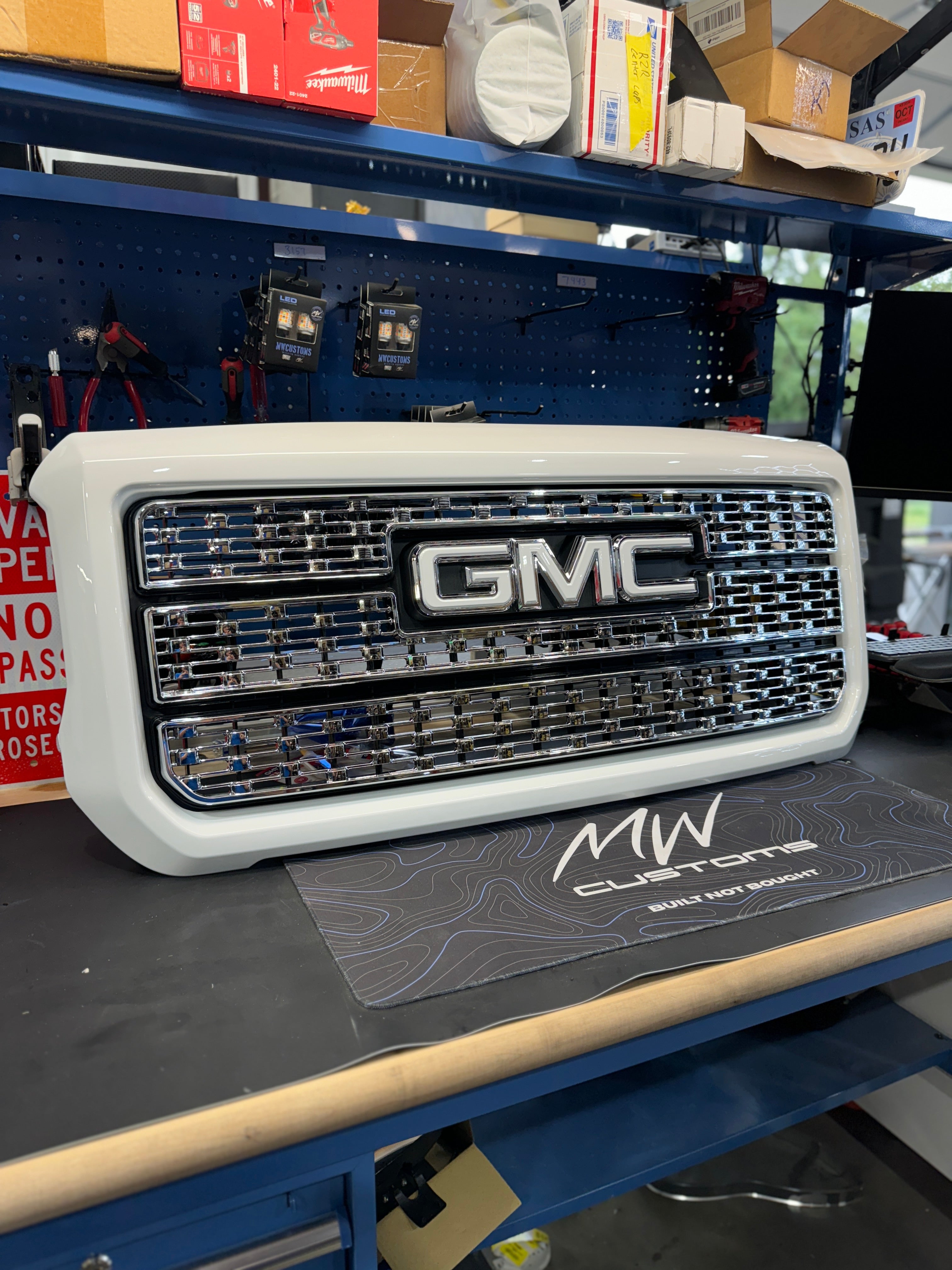 2015 - 19 GMC SIERRA 2500 FRONT GRILLE