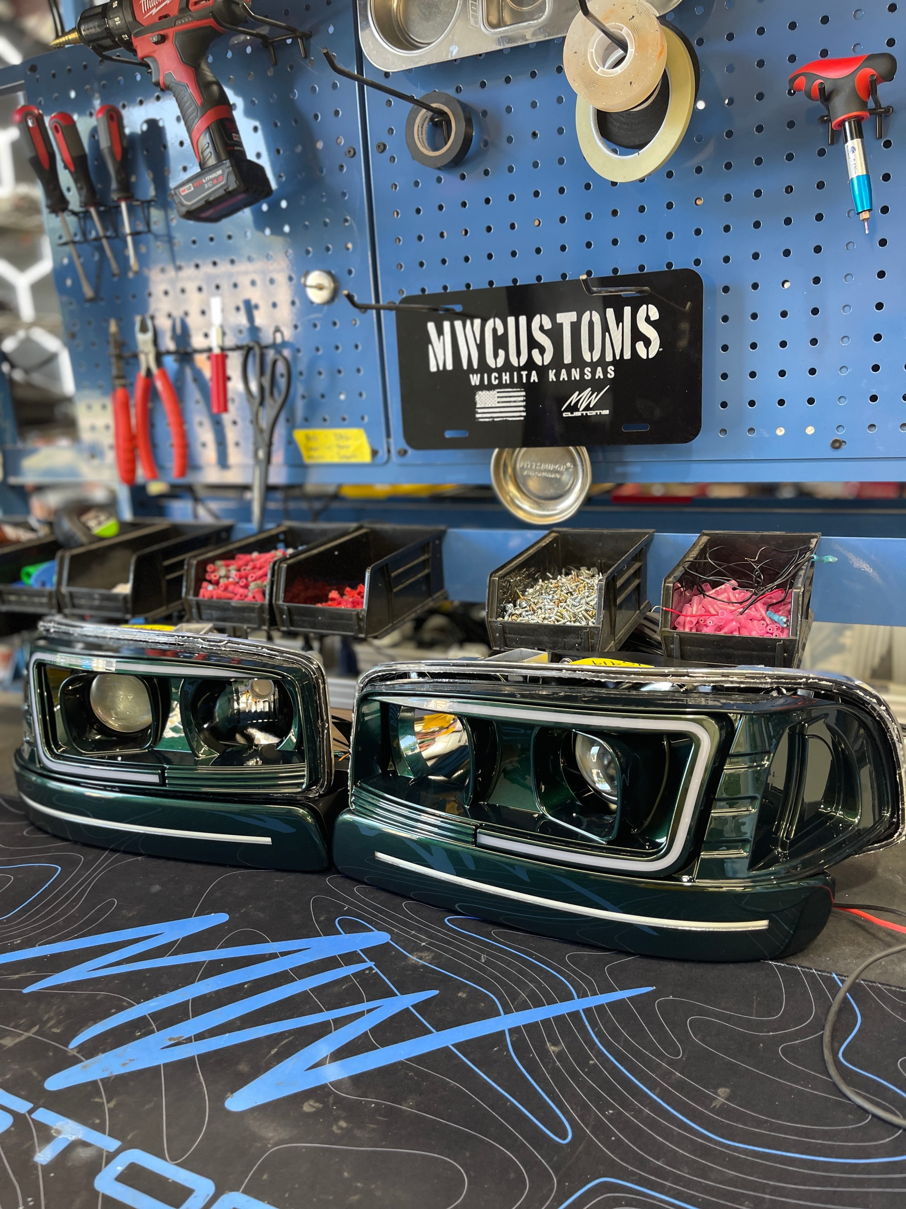 1999 - 06 GMC SIERRA C BAR HEADLIGHTS GEN 2