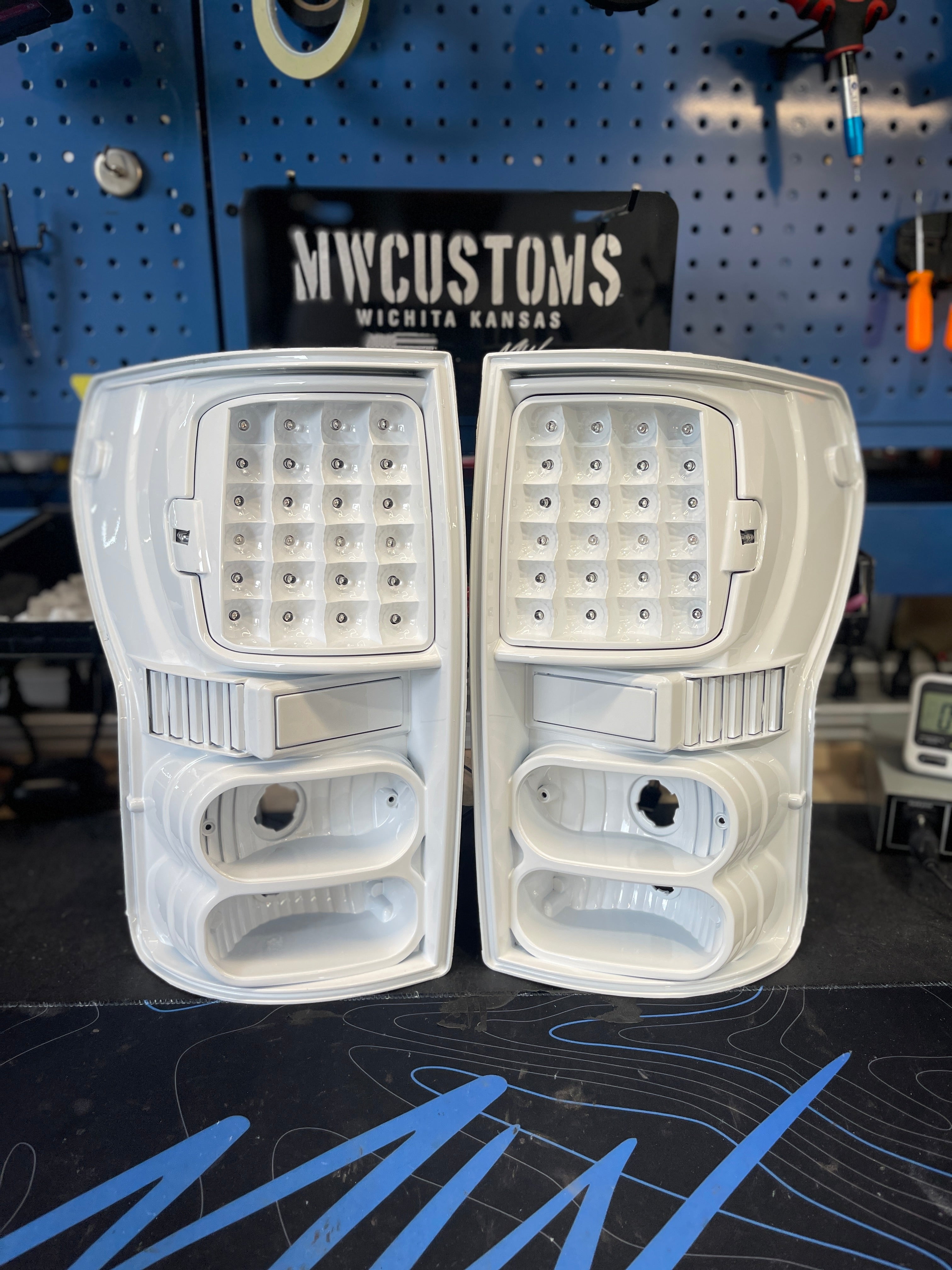 2007-13 TOYOTA TUNDRA TAIL LIGHTS
