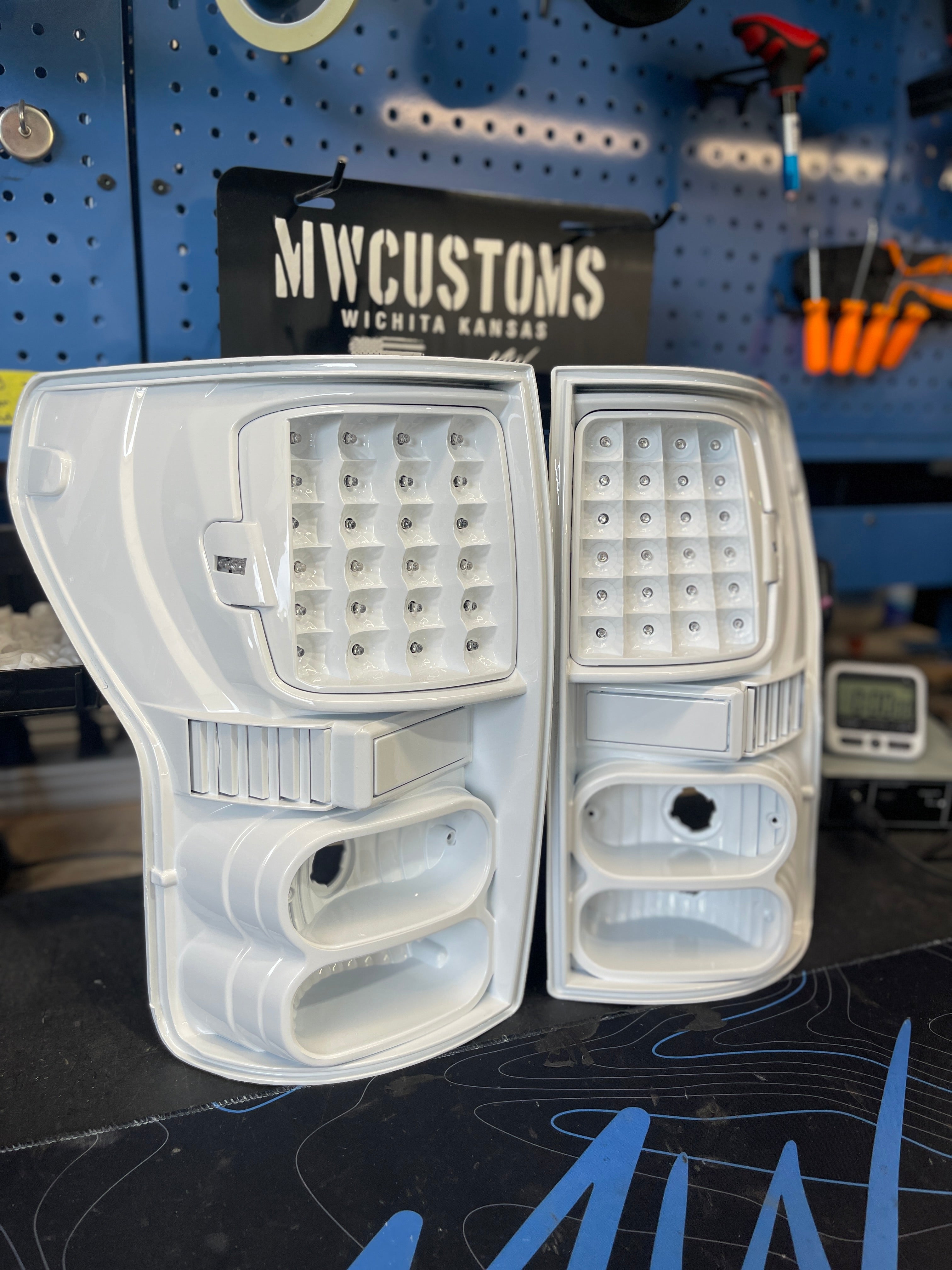 2007-13 TOYOTA TUNDRA TAIL LIGHTS