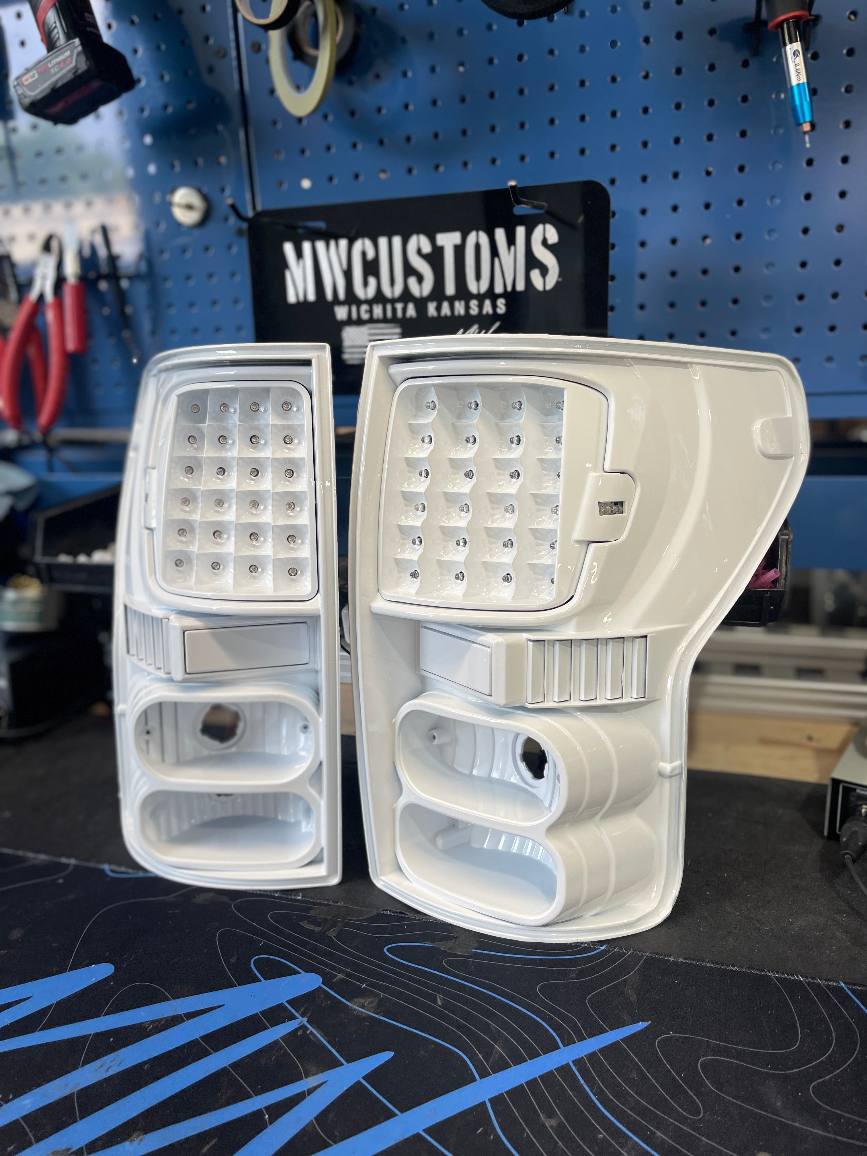 2007-13 TOYOTA TUNDRA TAIL LIGHTS