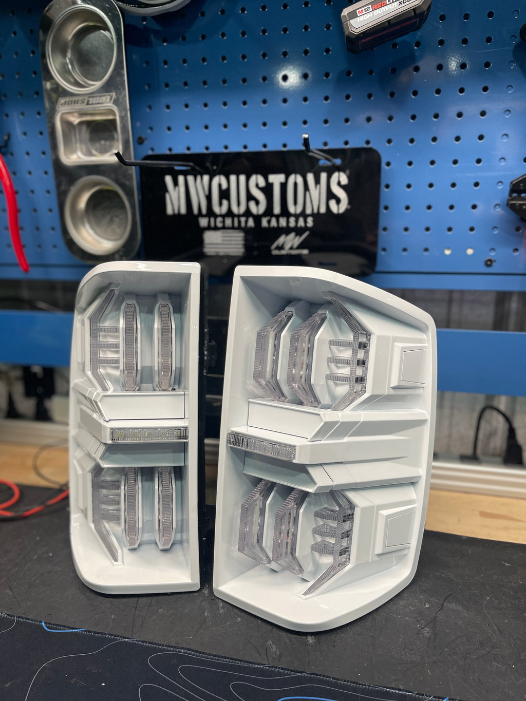 2014 - 18 CHEVY SILVERADO FIN STYLE TAIL LIGHTS