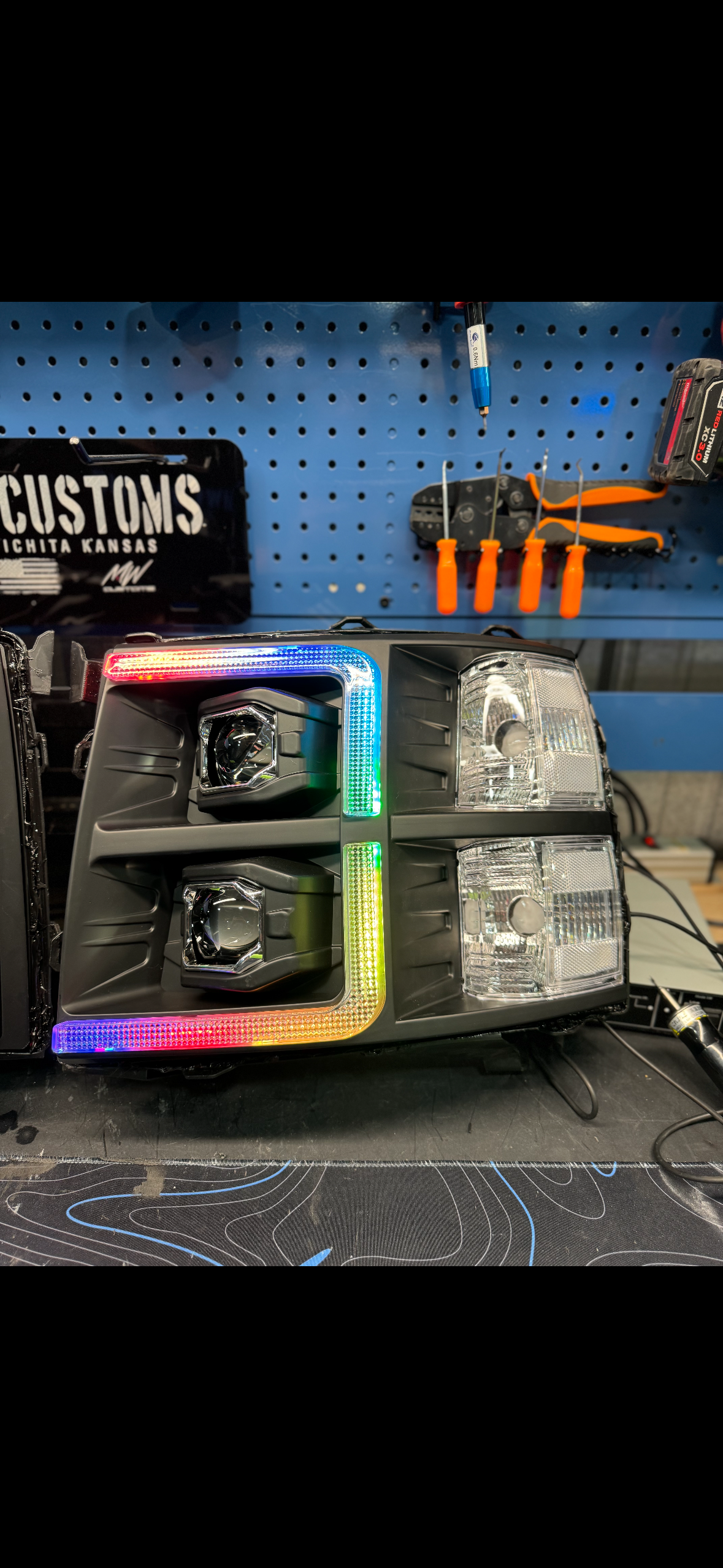 2007 - 13 CHEVY SILVERADO DUAL PROJECTOR + C BAR HEADLIGHTS