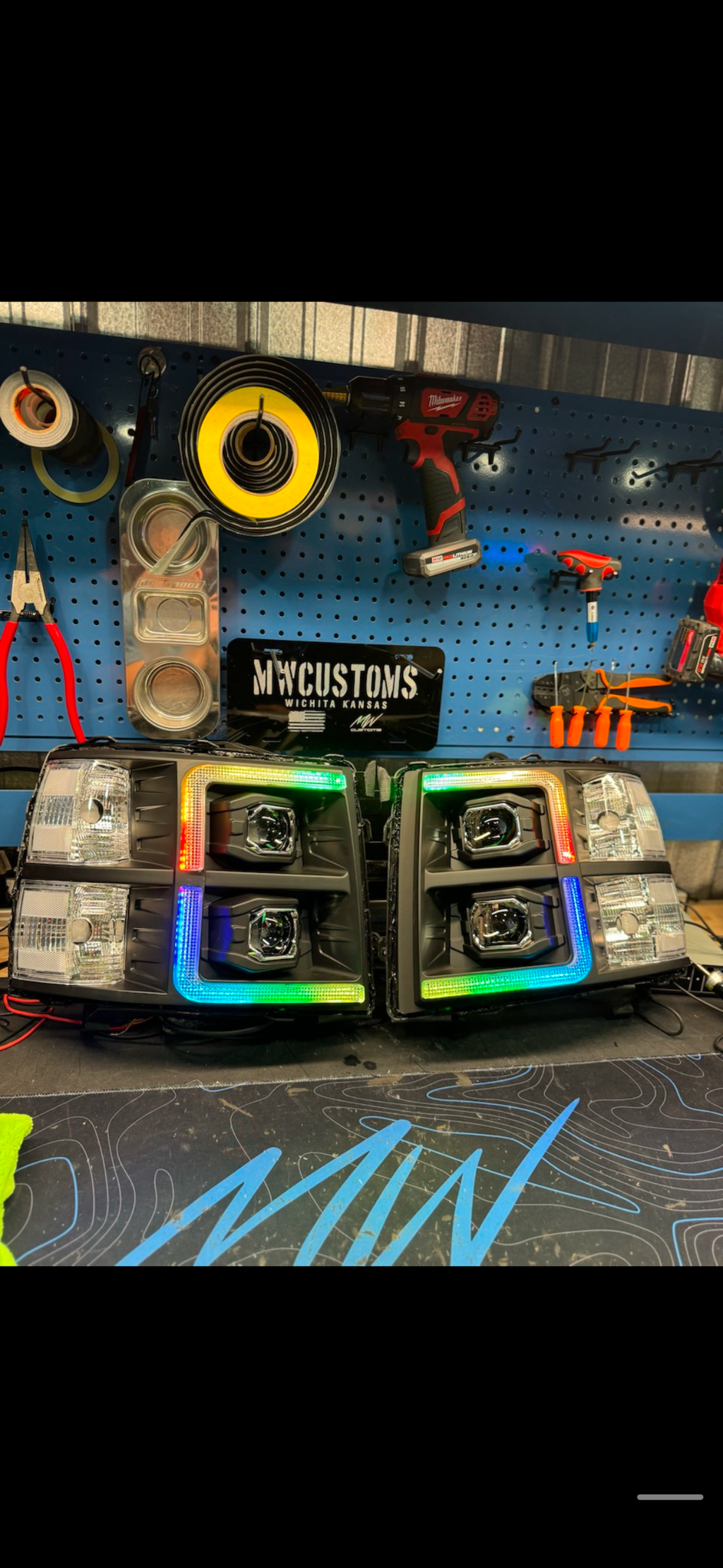 2007 - 13 CHEVY SILVERADO DUAL PROJECTOR + C BAR HEADLIGHTS