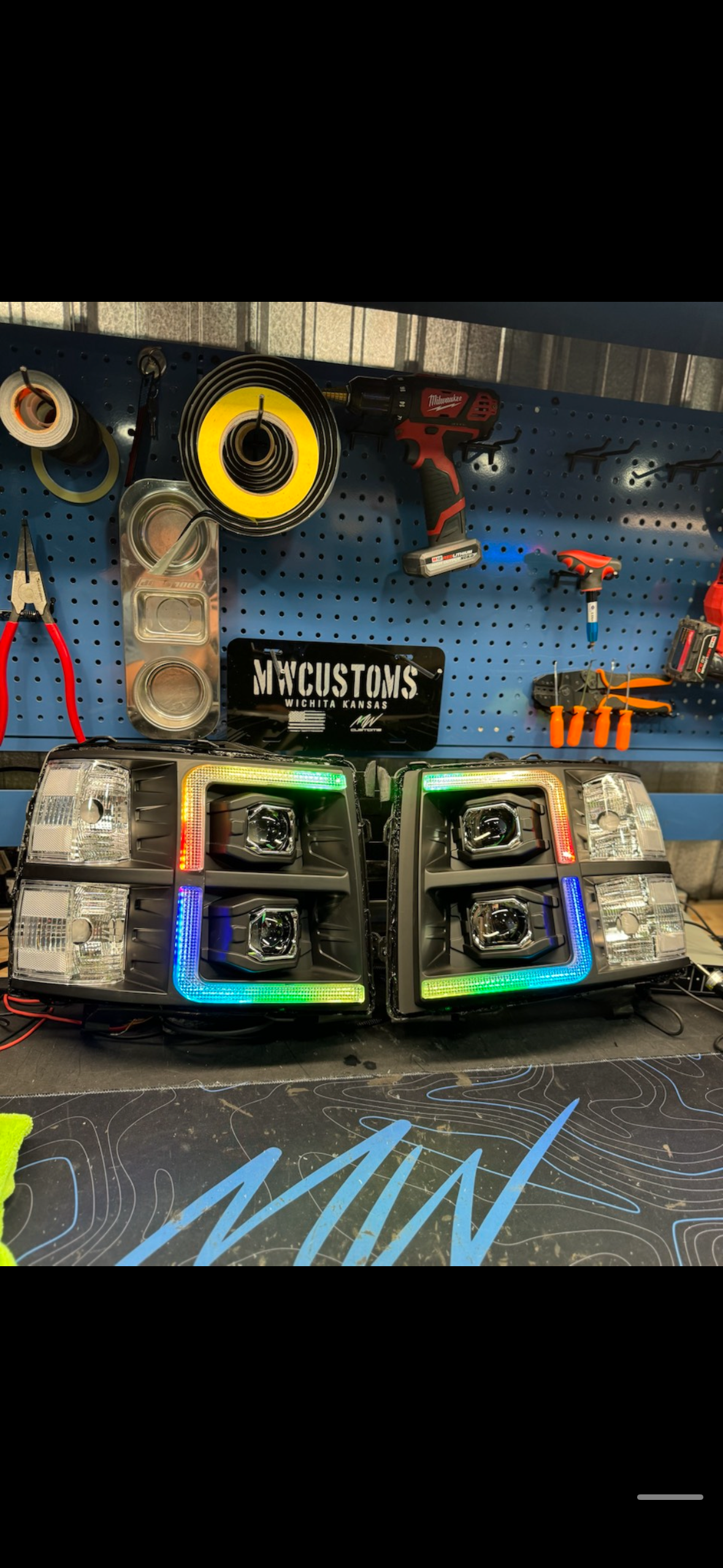 2007 - 13 CHEVY SILVERADO DUAL PROJECTOR + C BAR HEADLIGHTS