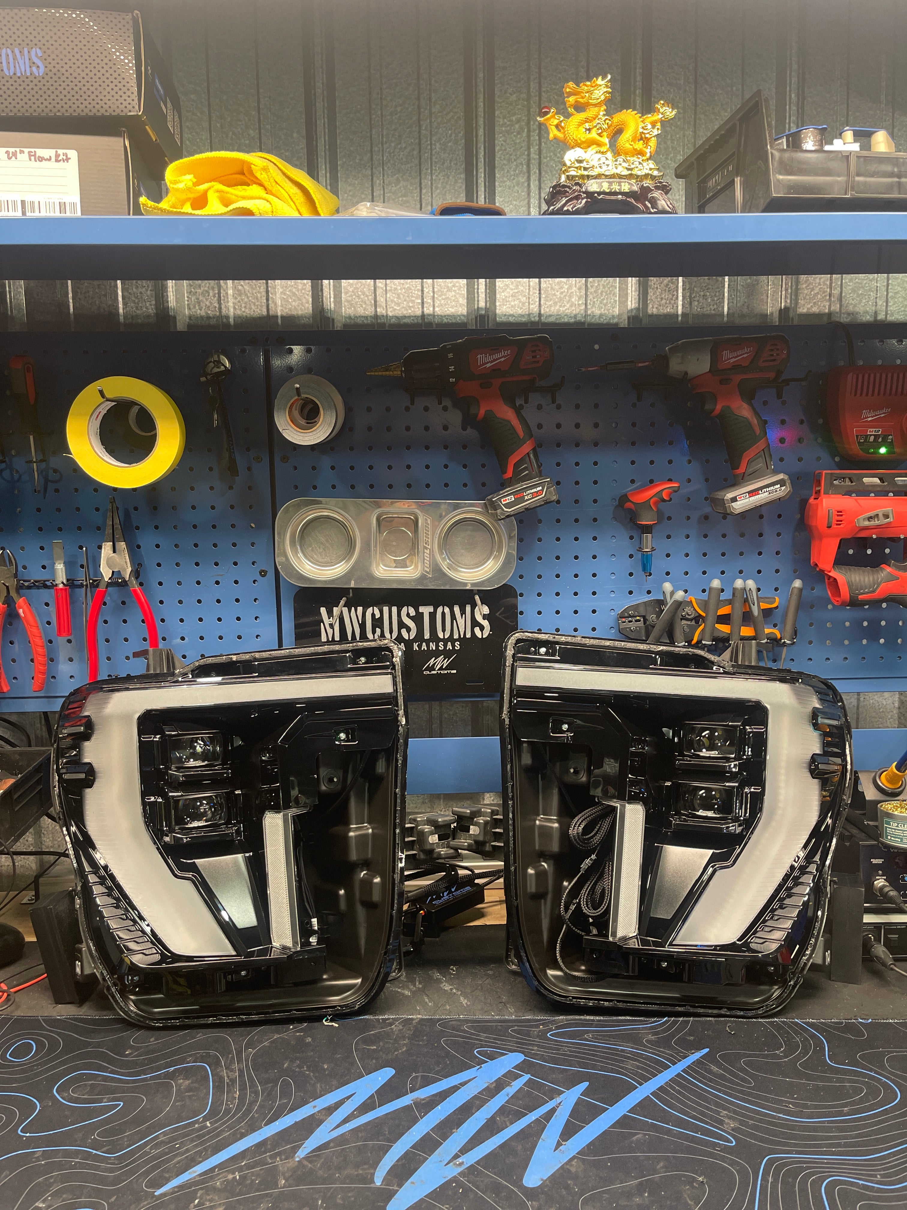 2024 GMC SIERRA CUSTOM OEM HEADLIGHTS