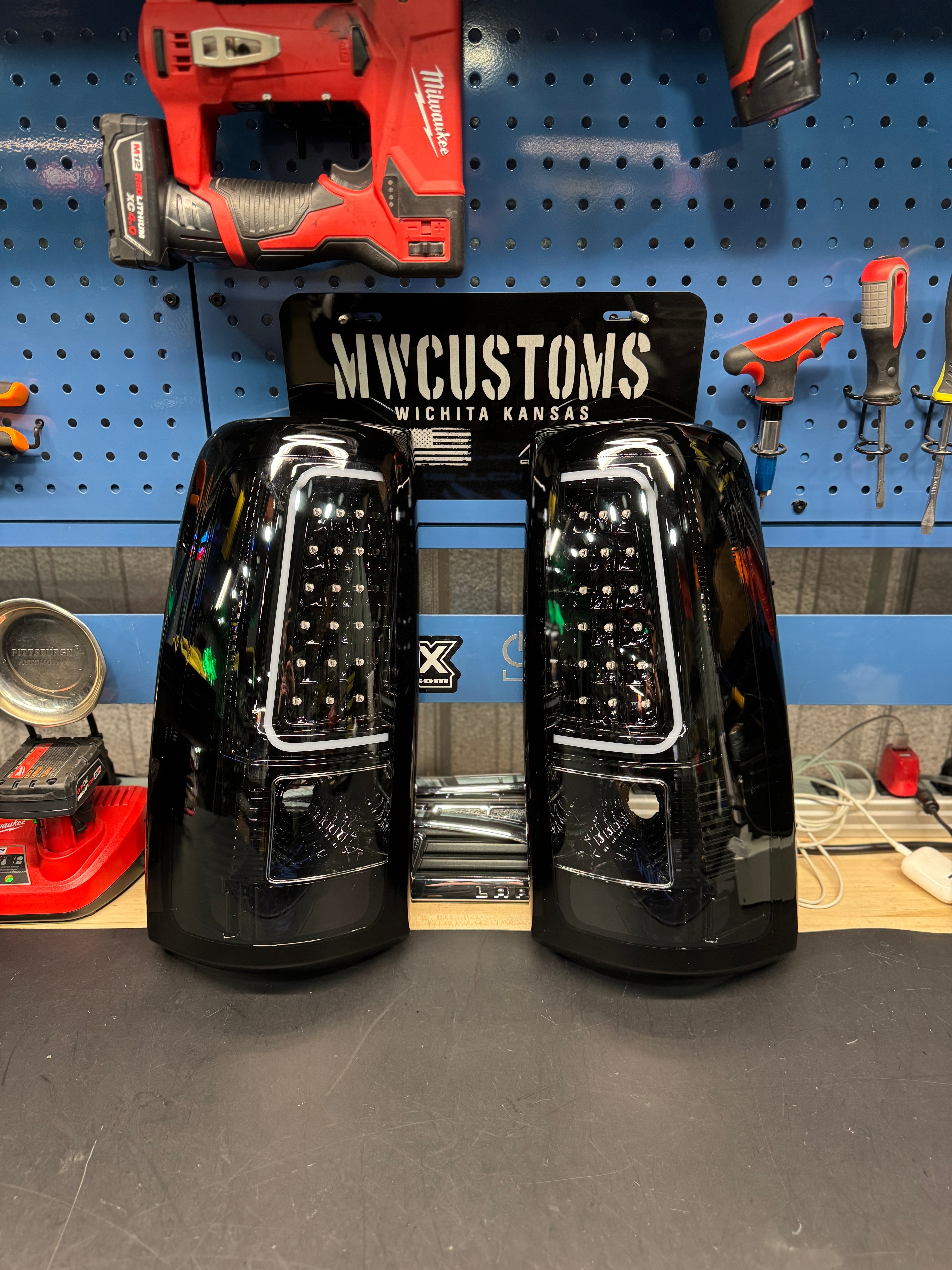 99-06 GMC SIERRA/2003-07 CHEVROLET SILVERADO C BAR TAIL LIGHTS