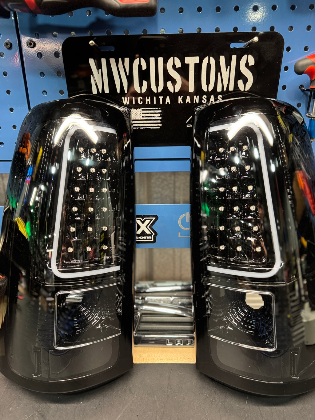 99-06 GMC SIERRA/2003-07 CHEVROLET SILVERADO C BAR TAIL LIGHTS