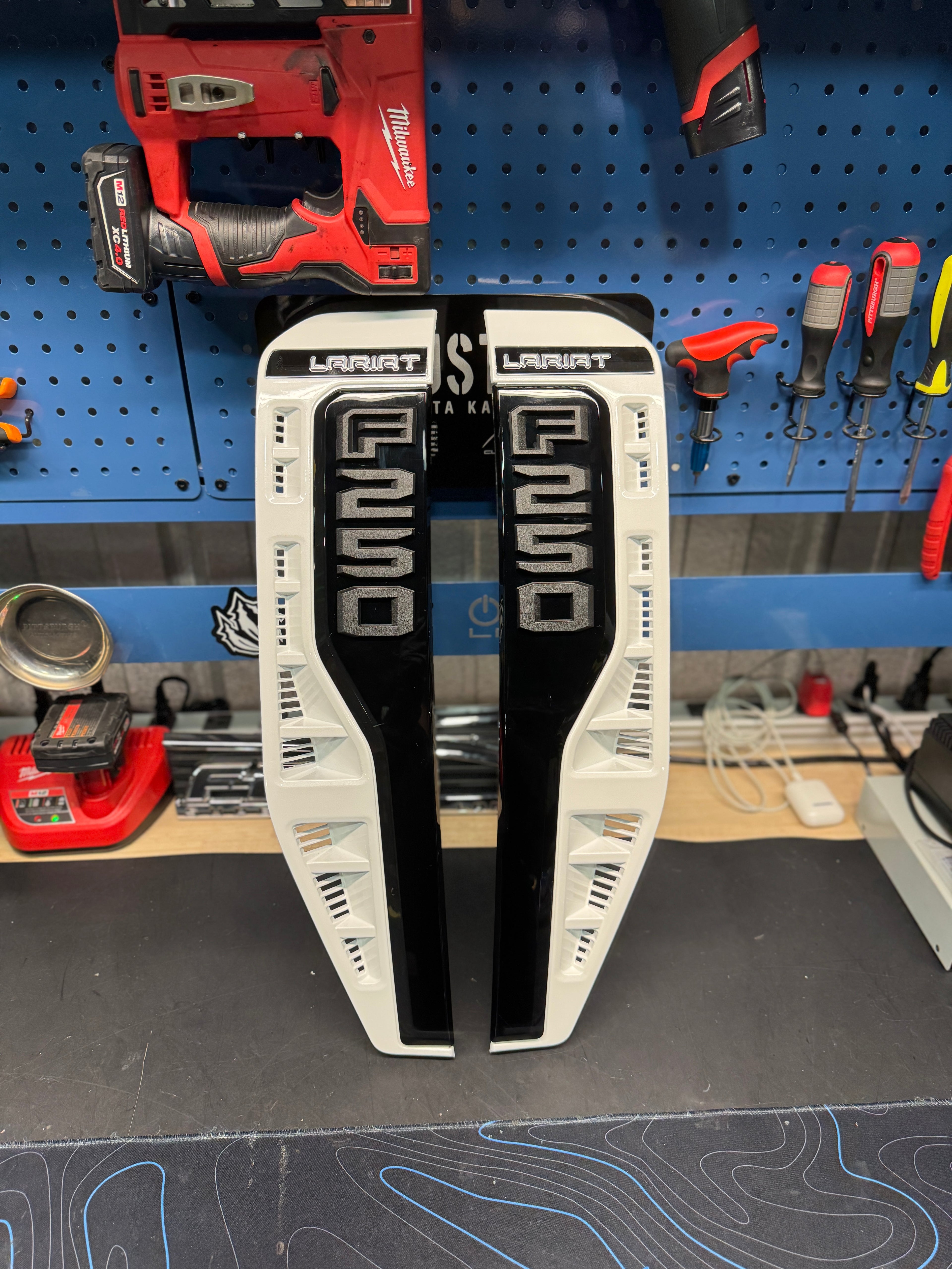 2023+ SUPER DUTY FENDER BADGES