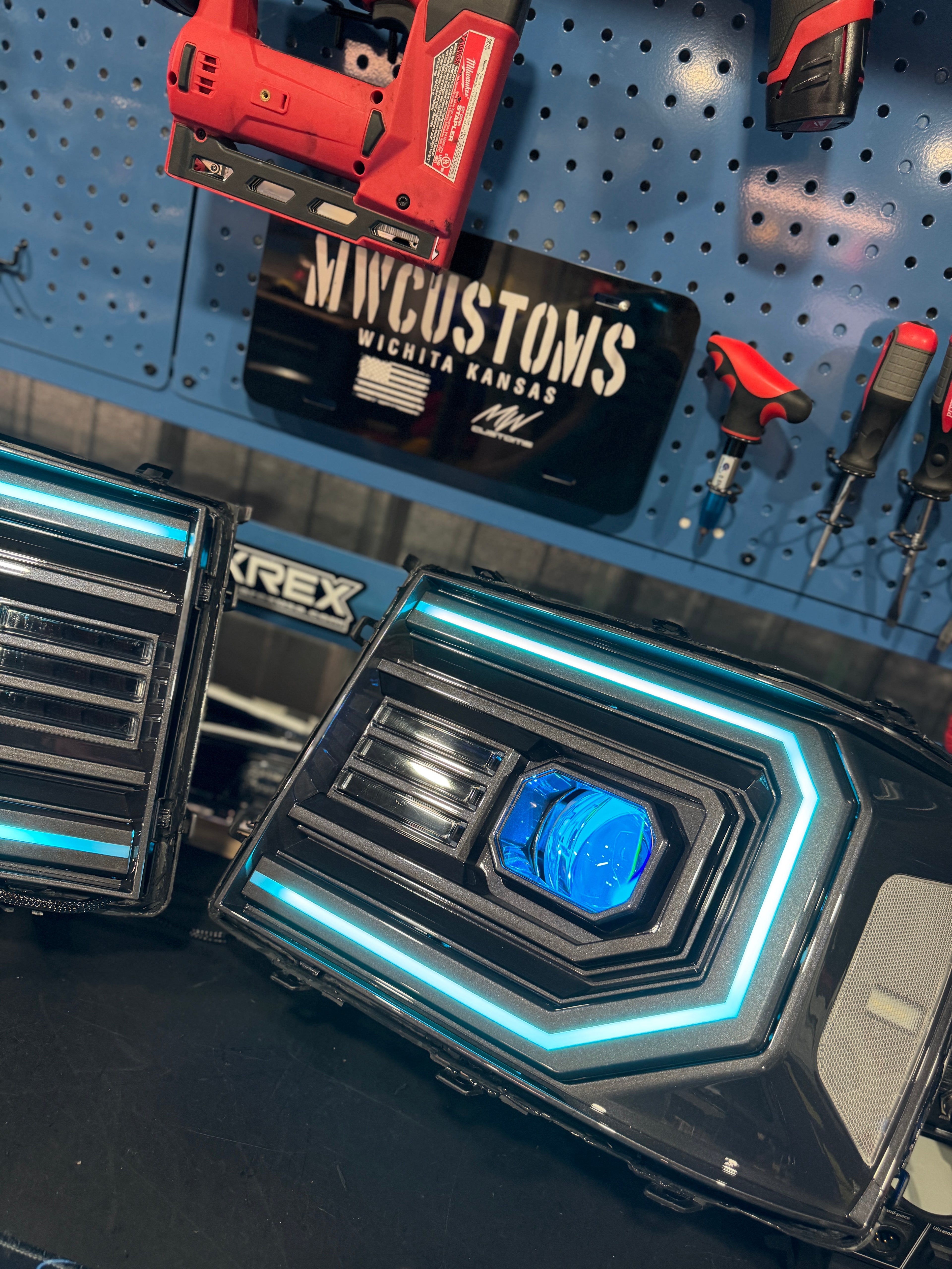 2007-13 GMC SIERRA ALPHAREX HEADLIGHTS