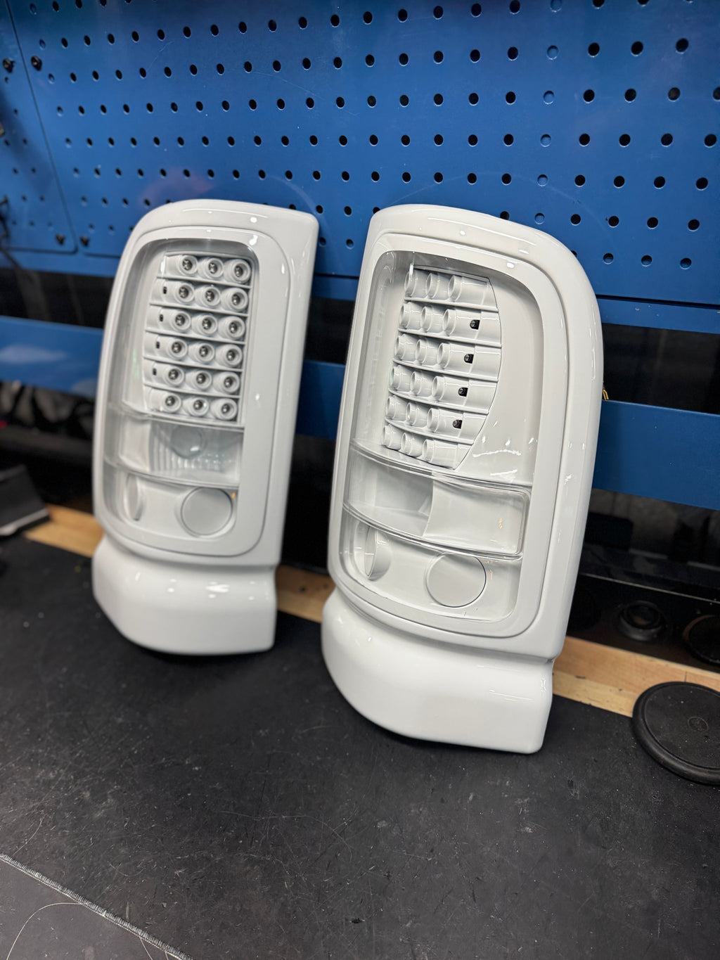 1994-2001 DODGE RAM TAIL LIGHTS