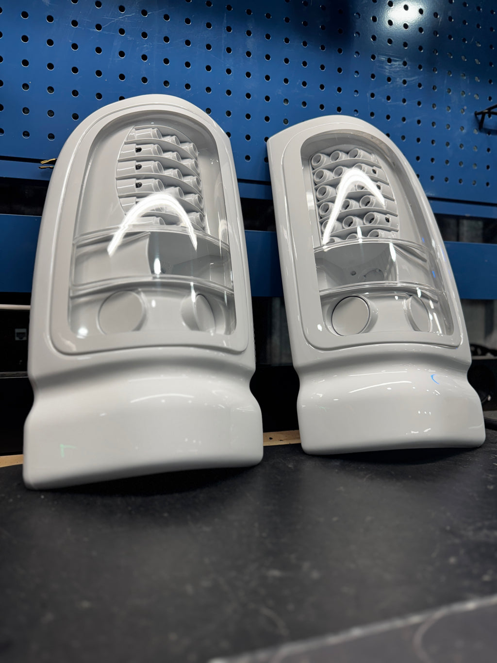 1994-2001 DODGE RAM TAIL LIGHTS