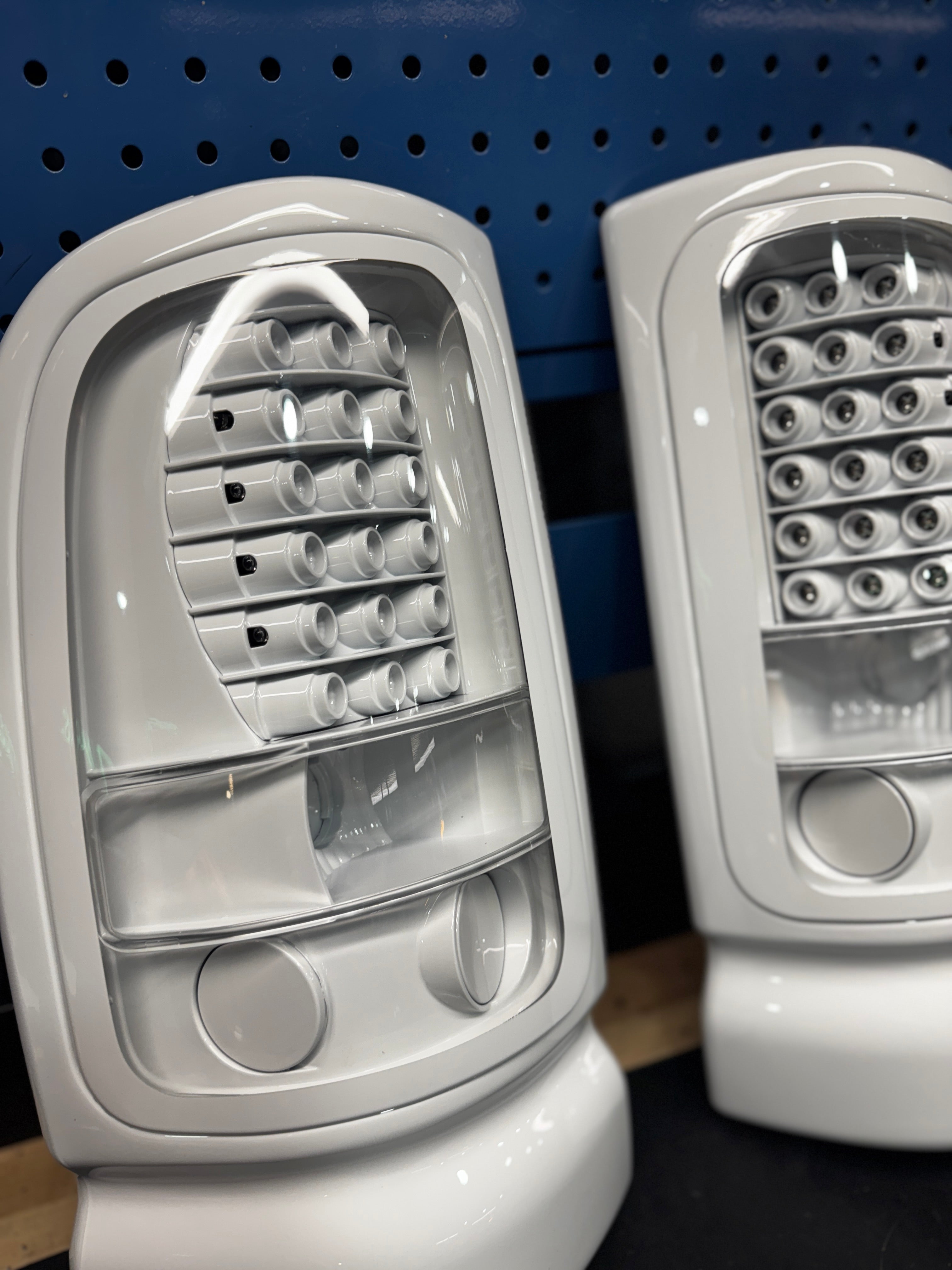 1994-2001 DODGE RAM TAIL LIGHTS