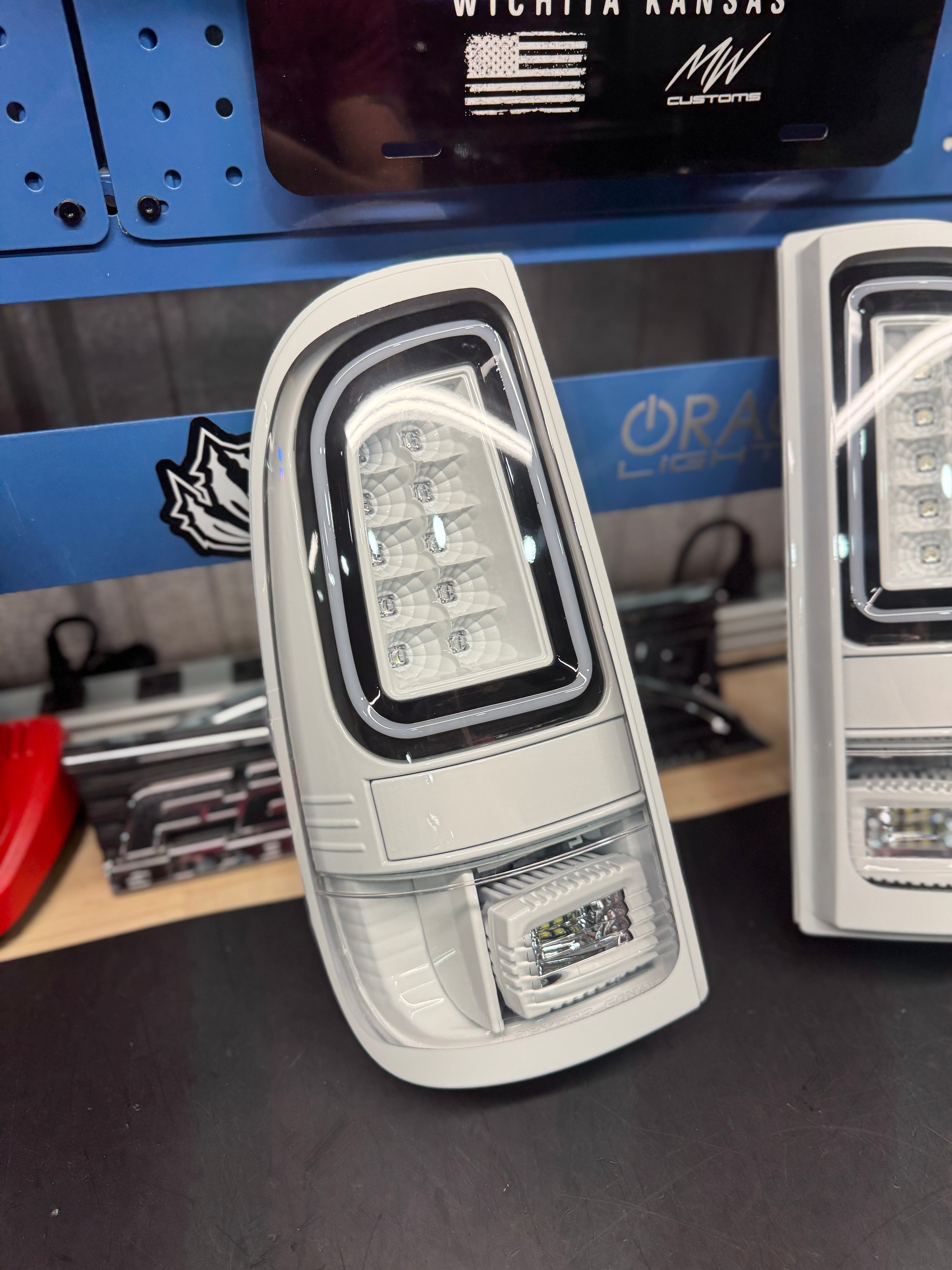 2008-16 FORD SUPER DUTY OVAL BAR TAIL LIGHTS