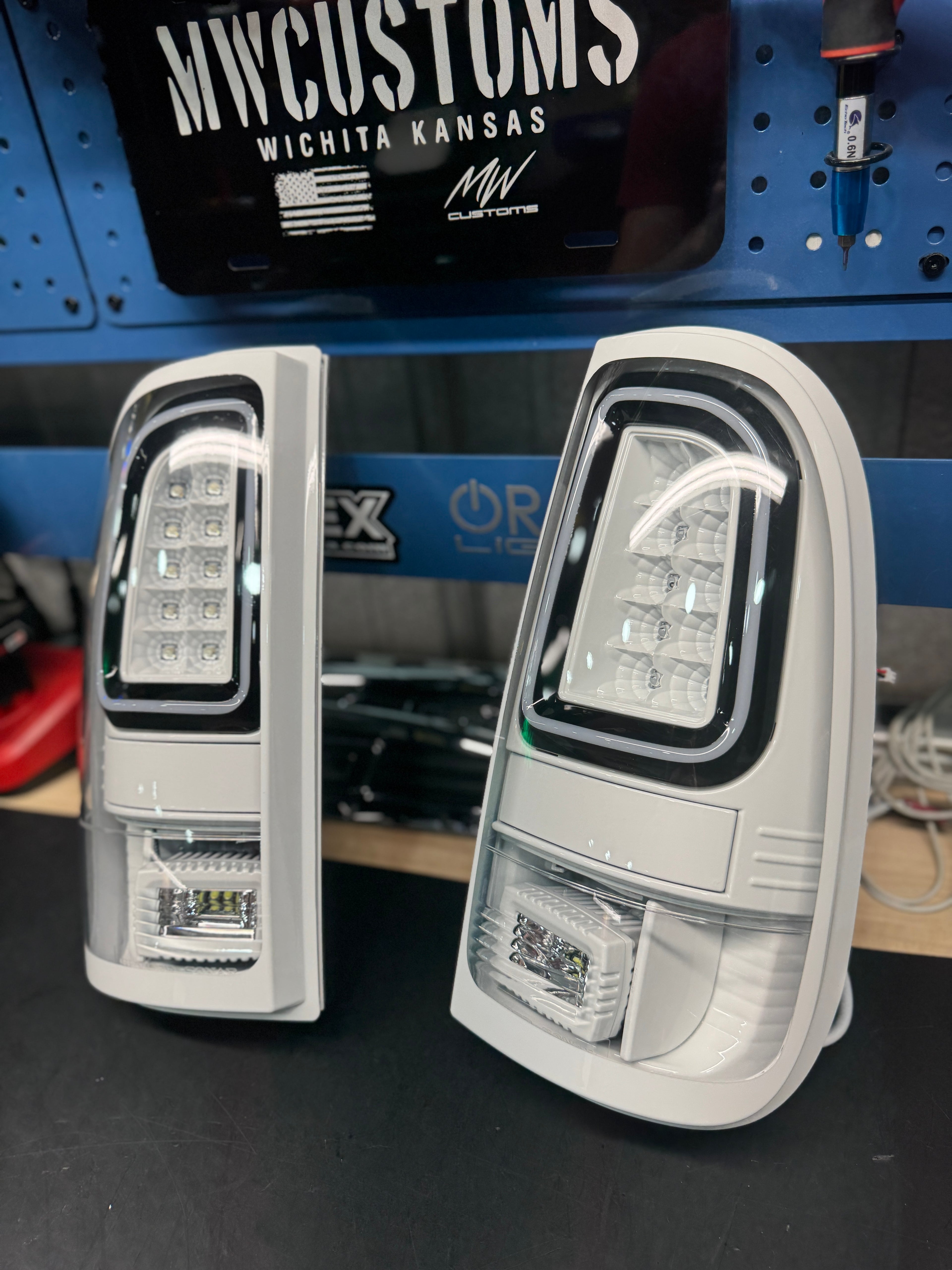 2008-16 FORD SUPER DUTY OVAL BAR TAIL LIGHTS