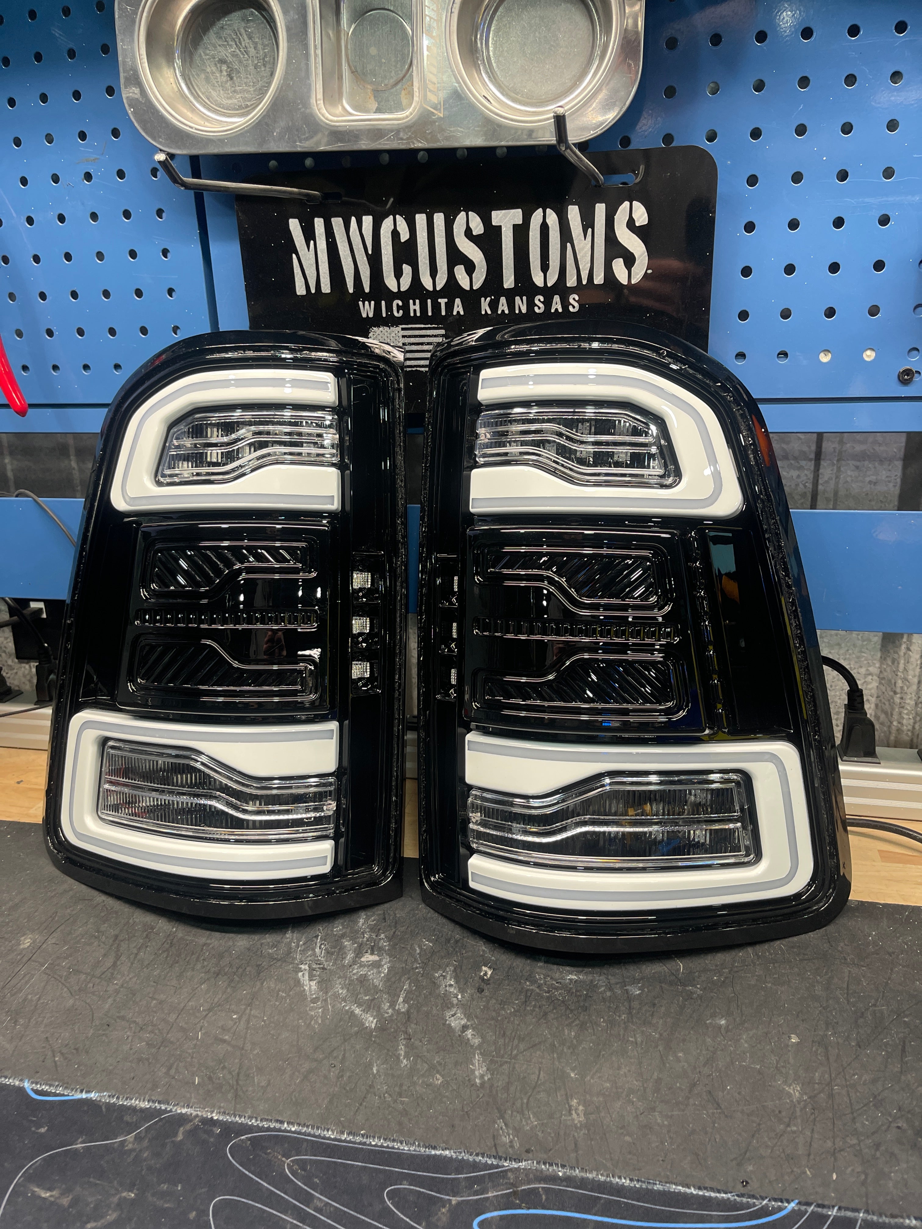 2019+ DODGE RAM TAIL LIGHTS 1500 ONLY