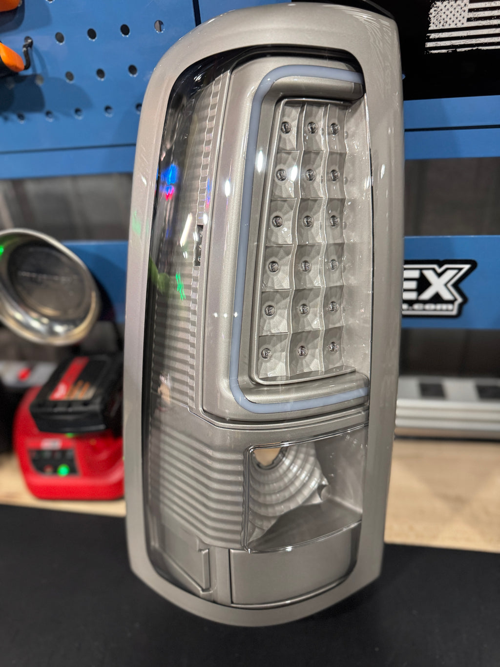 99-06 GMC SIERRA/2003-07 CHEVROLET SILVERADO C BAR TAIL LIGHTS