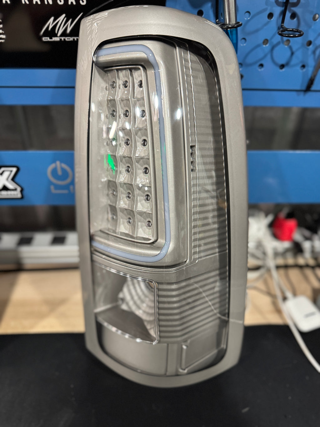 99-06 GMC SIERRA/2003-07 CHEVROLET SILVERADO C BAR TAIL LIGHTS