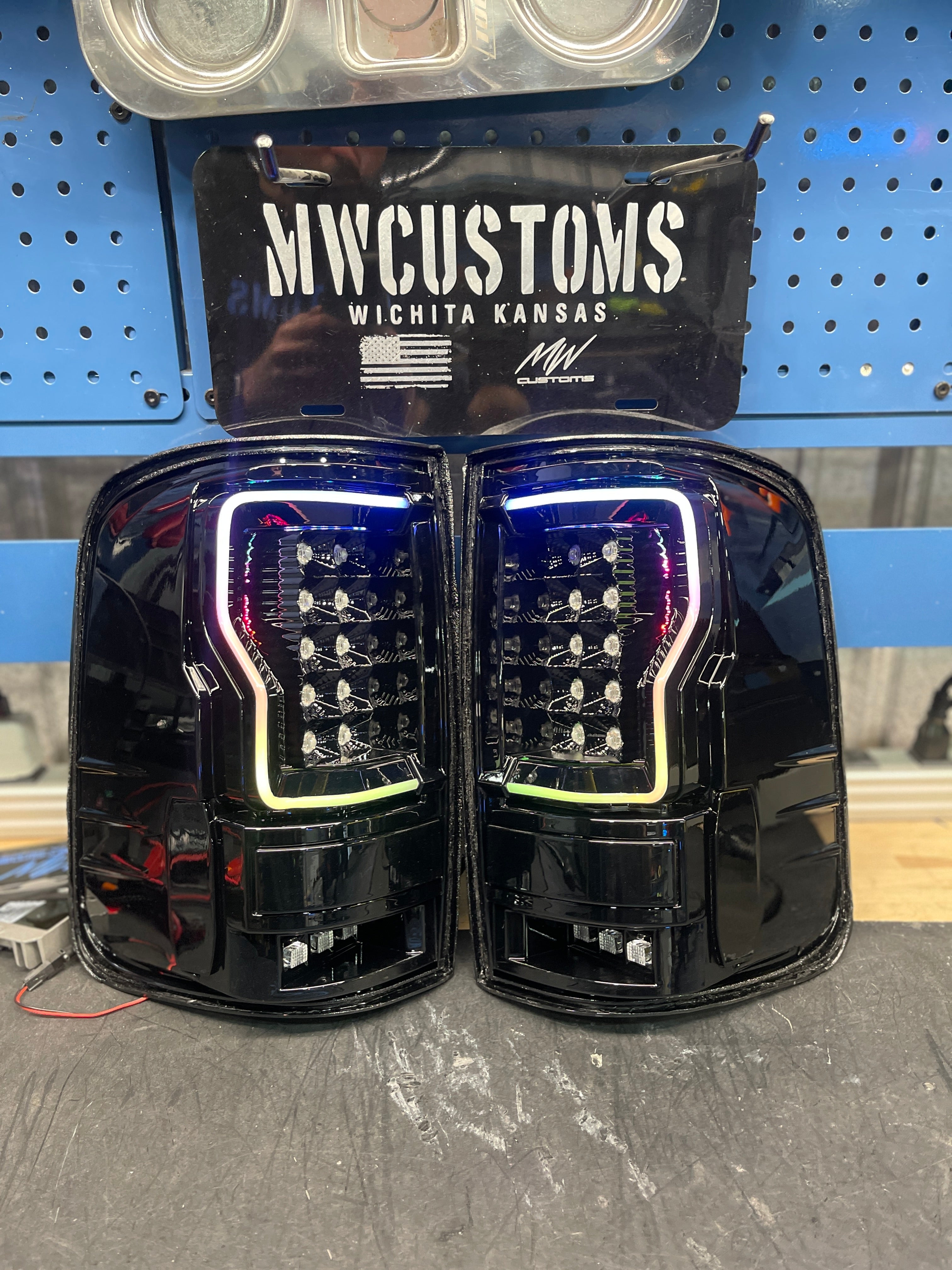 2004 - 08 F-150 C Bar Style Tail Light