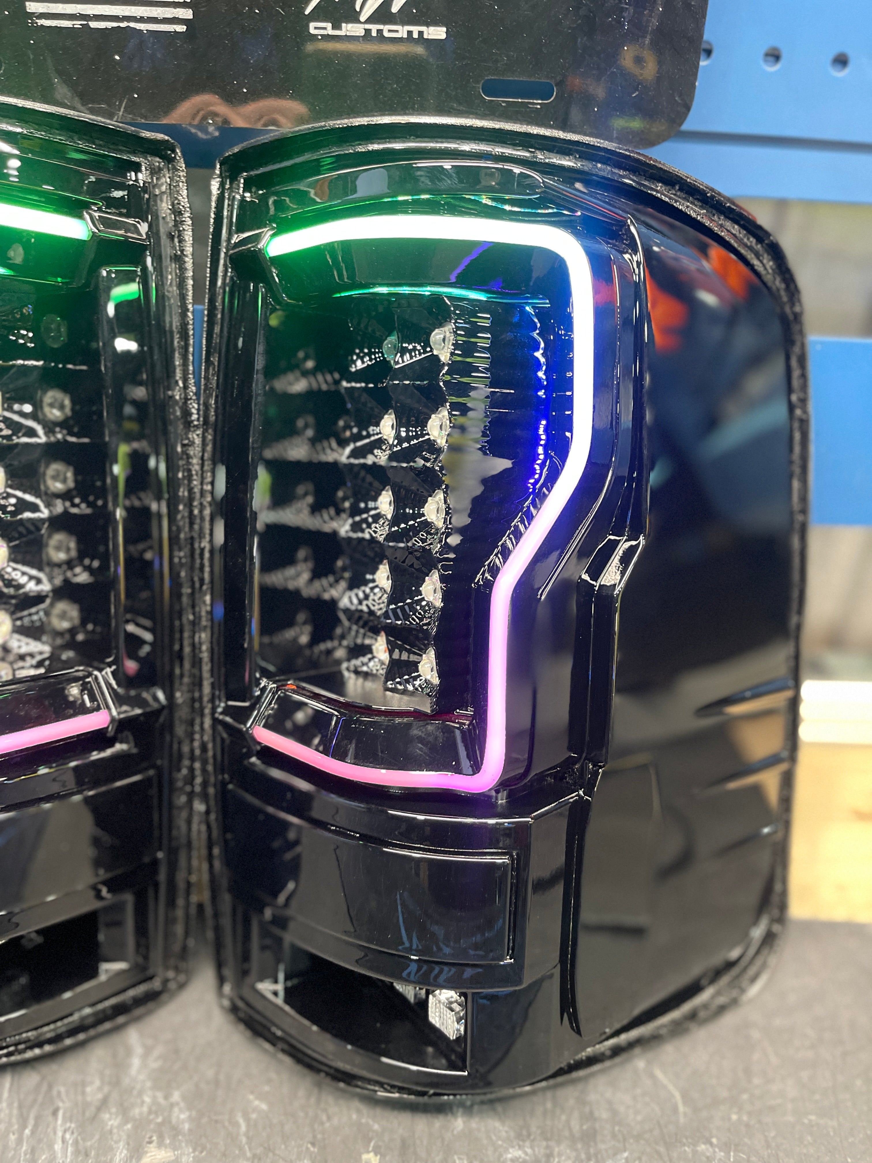 2004 - 08 F-150 C Bar Style Tail Light