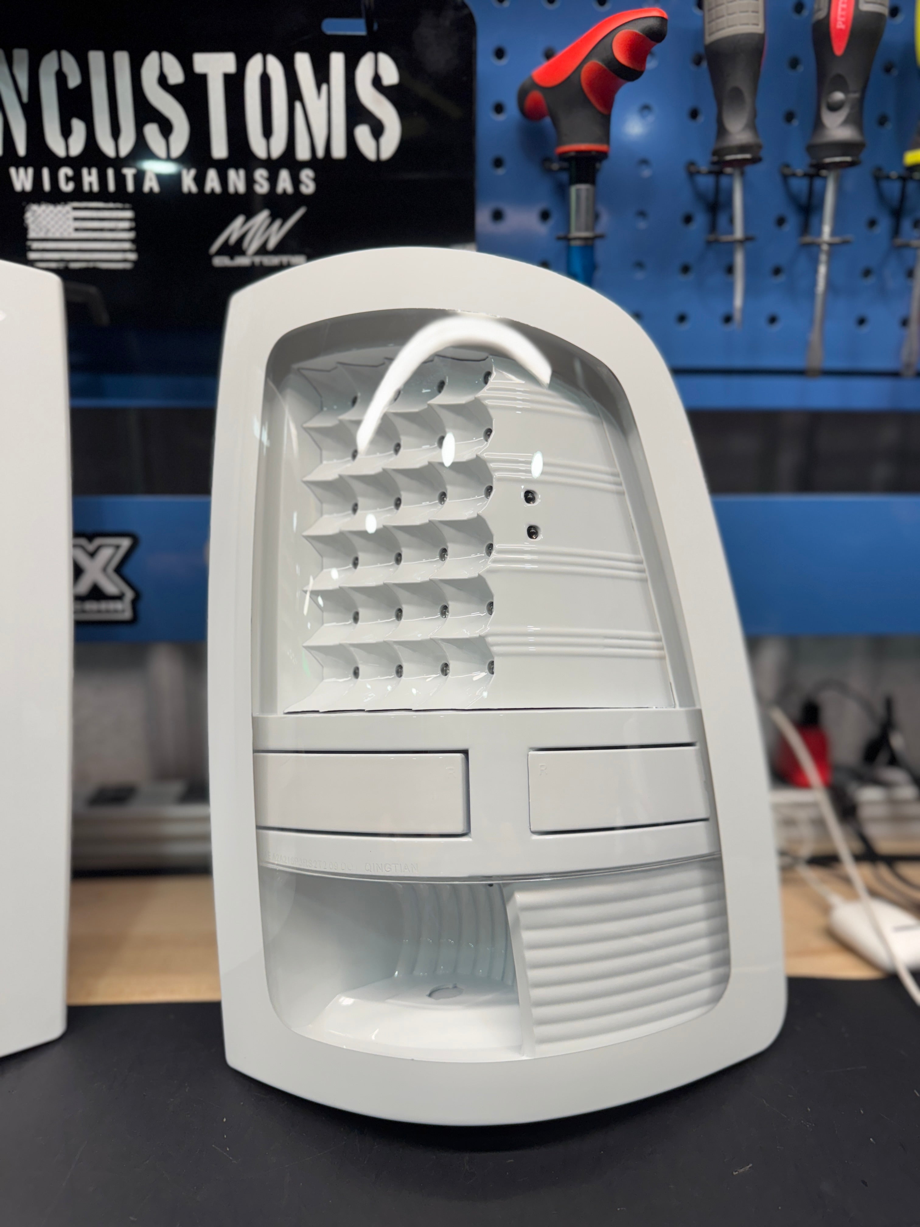 2009-18 DODGE RAM (FACTORY HALOGEN TAIL LIGHTS)