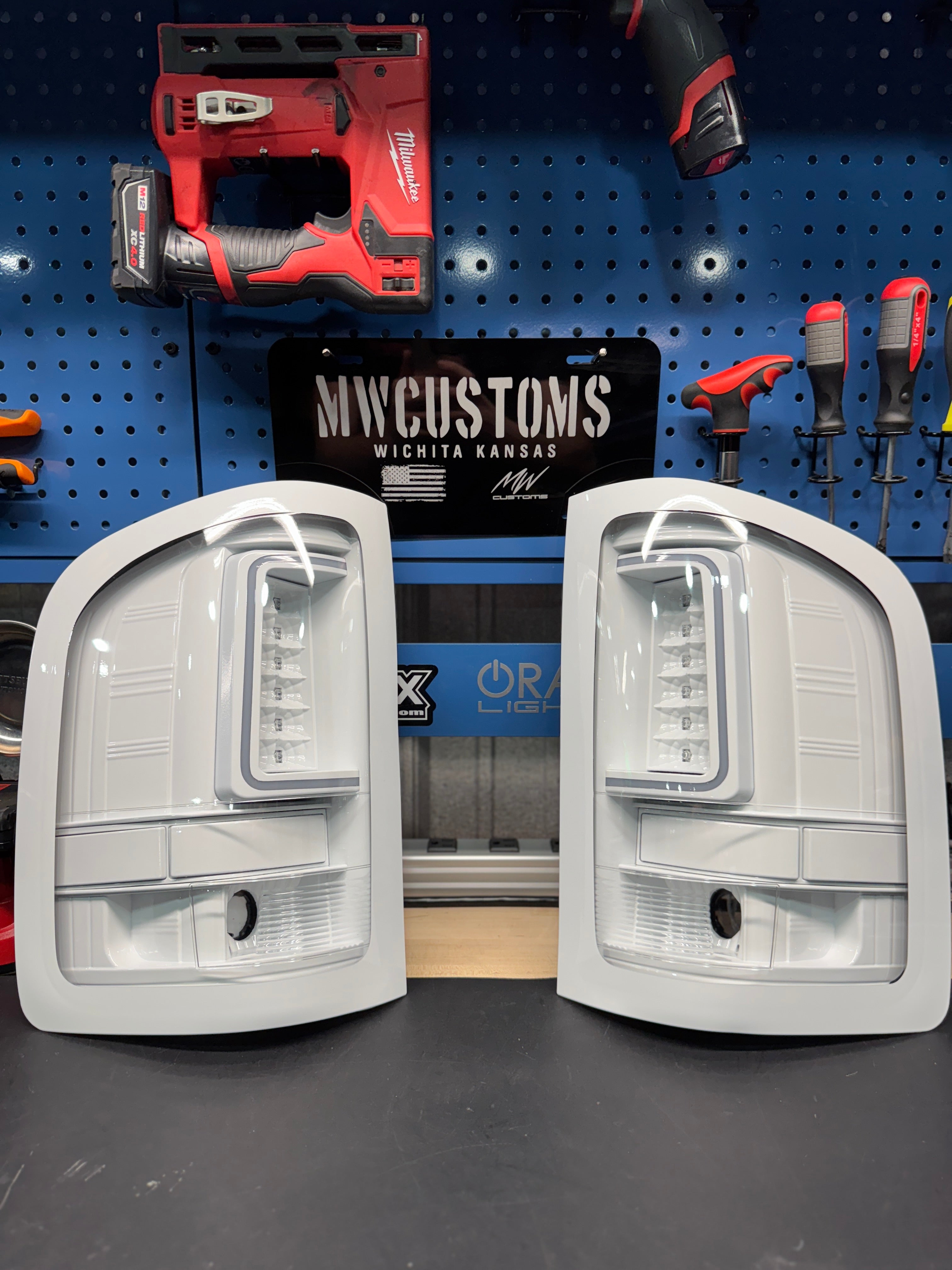 2007-13 CHEVROLET SILVERADO C BAR TAIL LIGHTS