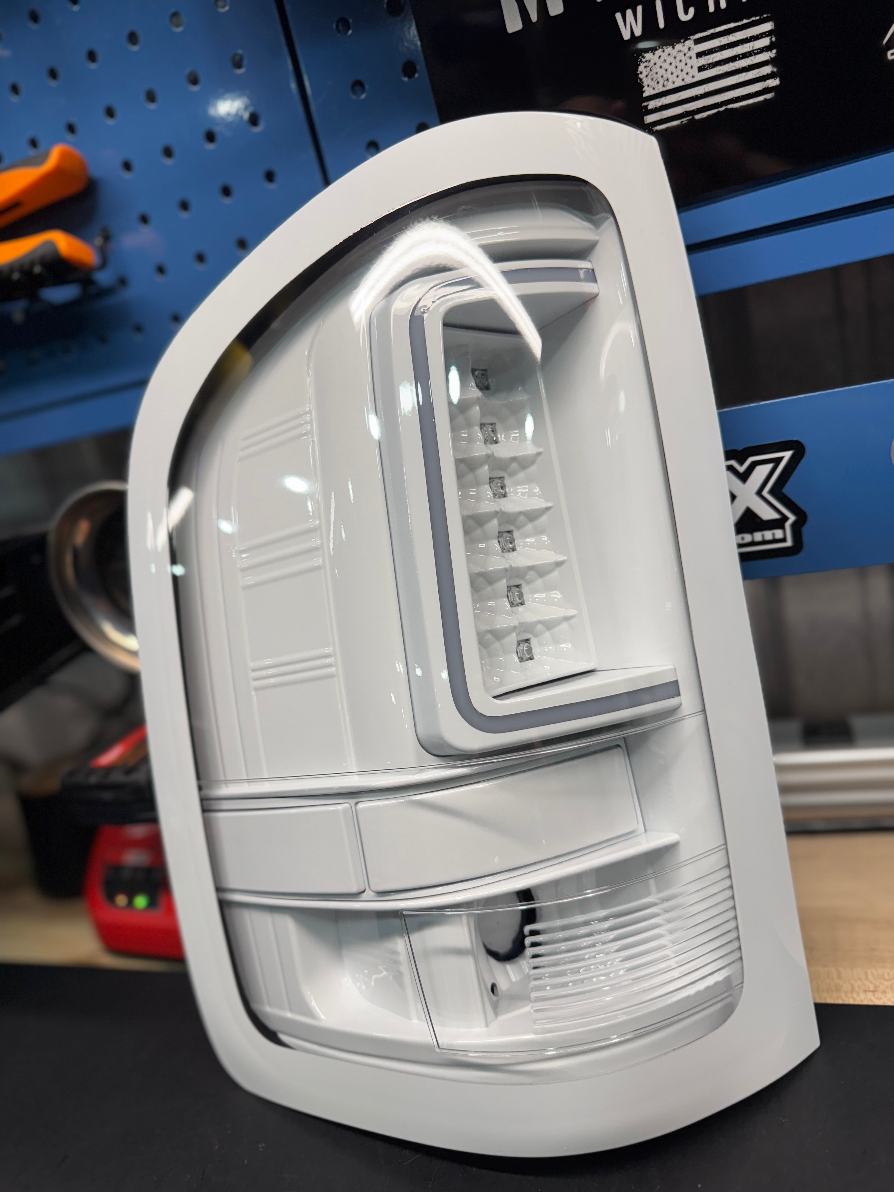 2007-13 CHEVROLET SILVERADO C BAR TAIL LIGHTS