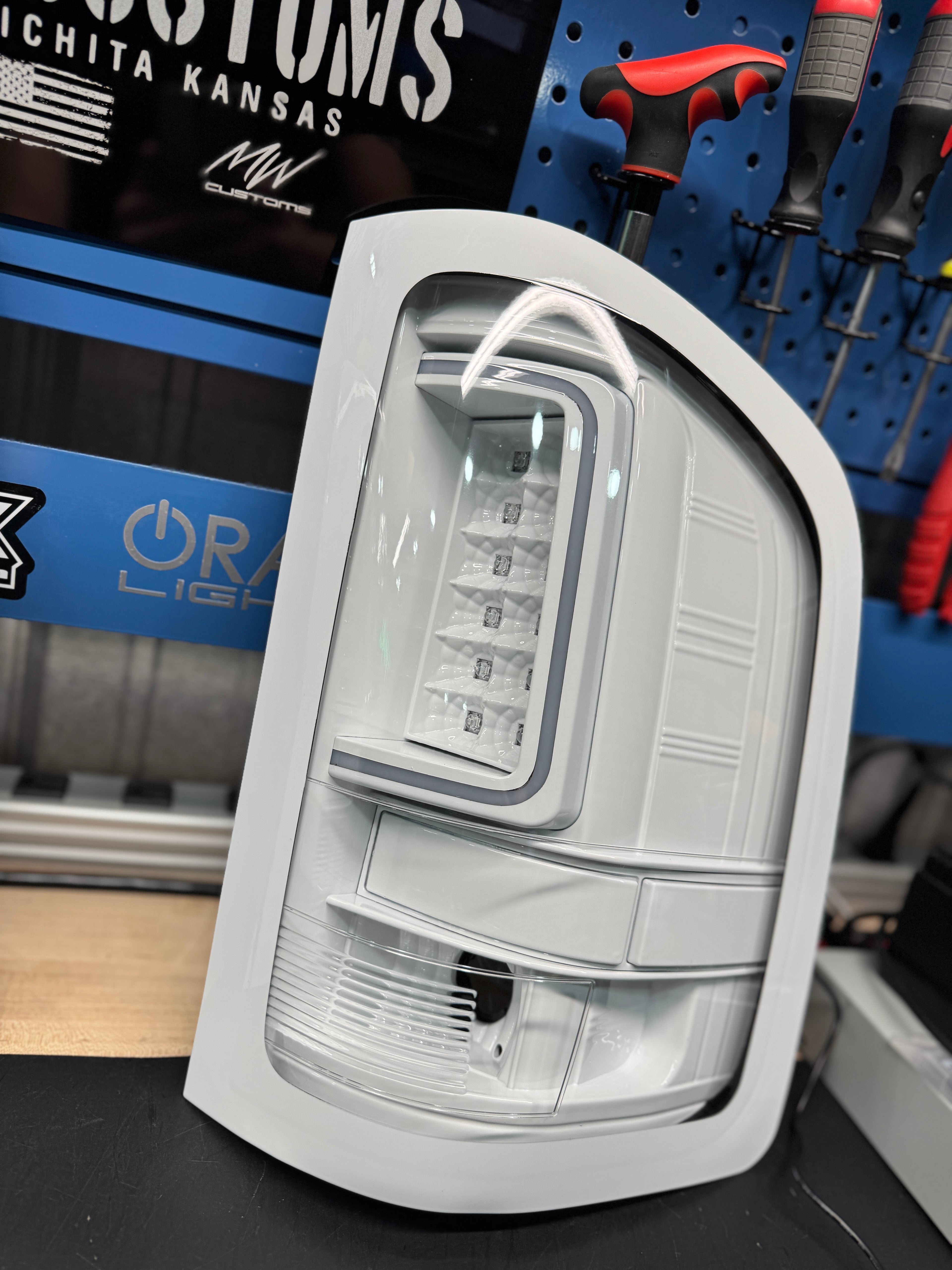 2007-13 CHEVROLET SILVERADO C BAR TAIL LIGHTS