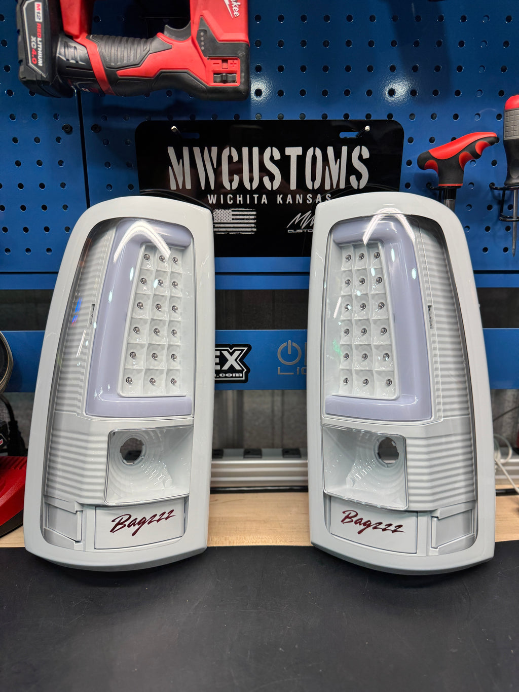 99-06 GMC SIERRA/2003-07 CHEVROLET SILVERADO C BAR TAIL LIGHTS