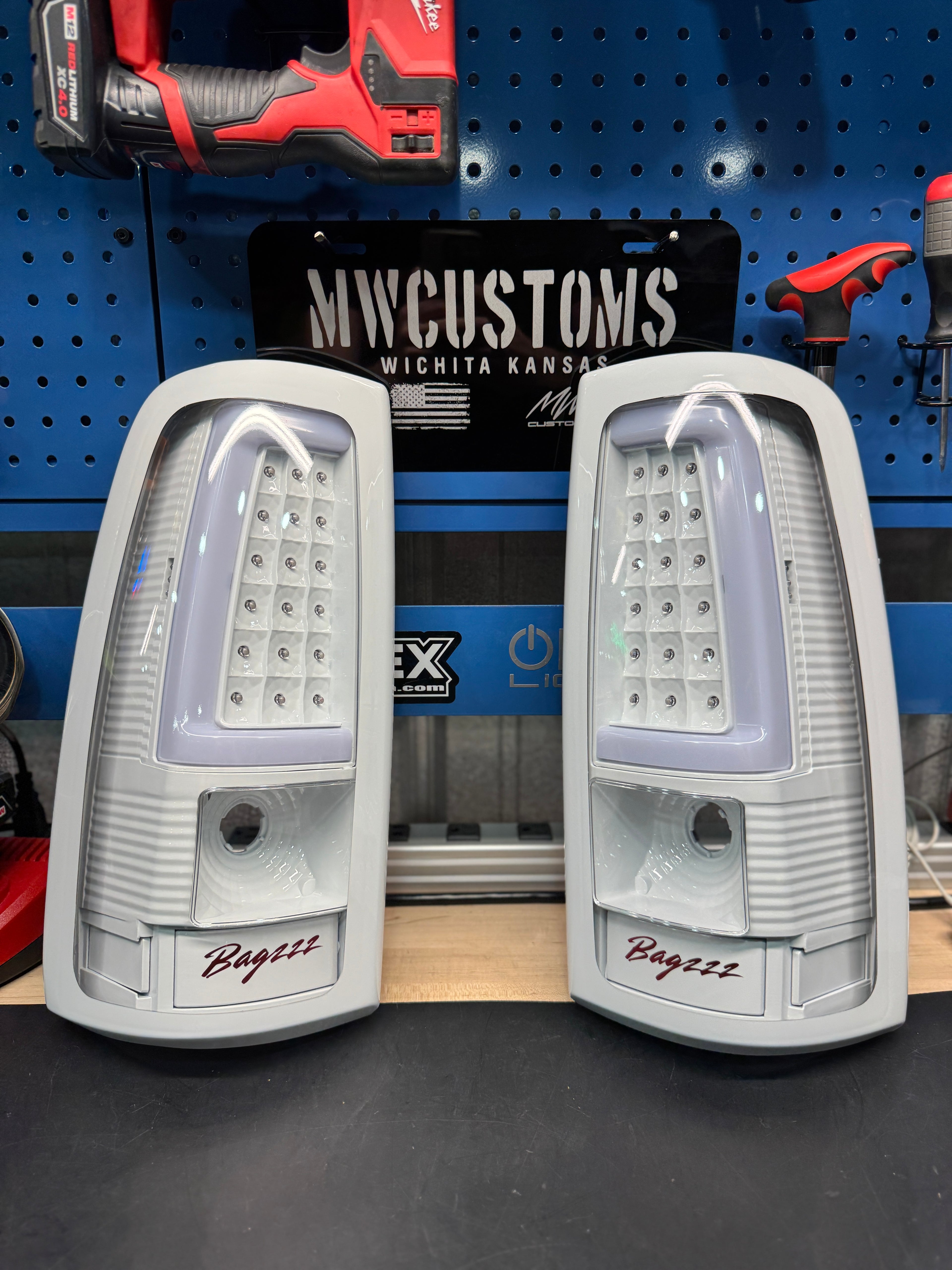 99-06 GMC SIERRA/2003-07 CHEVROLET SILVERADO C BAR TAIL LIGHTS