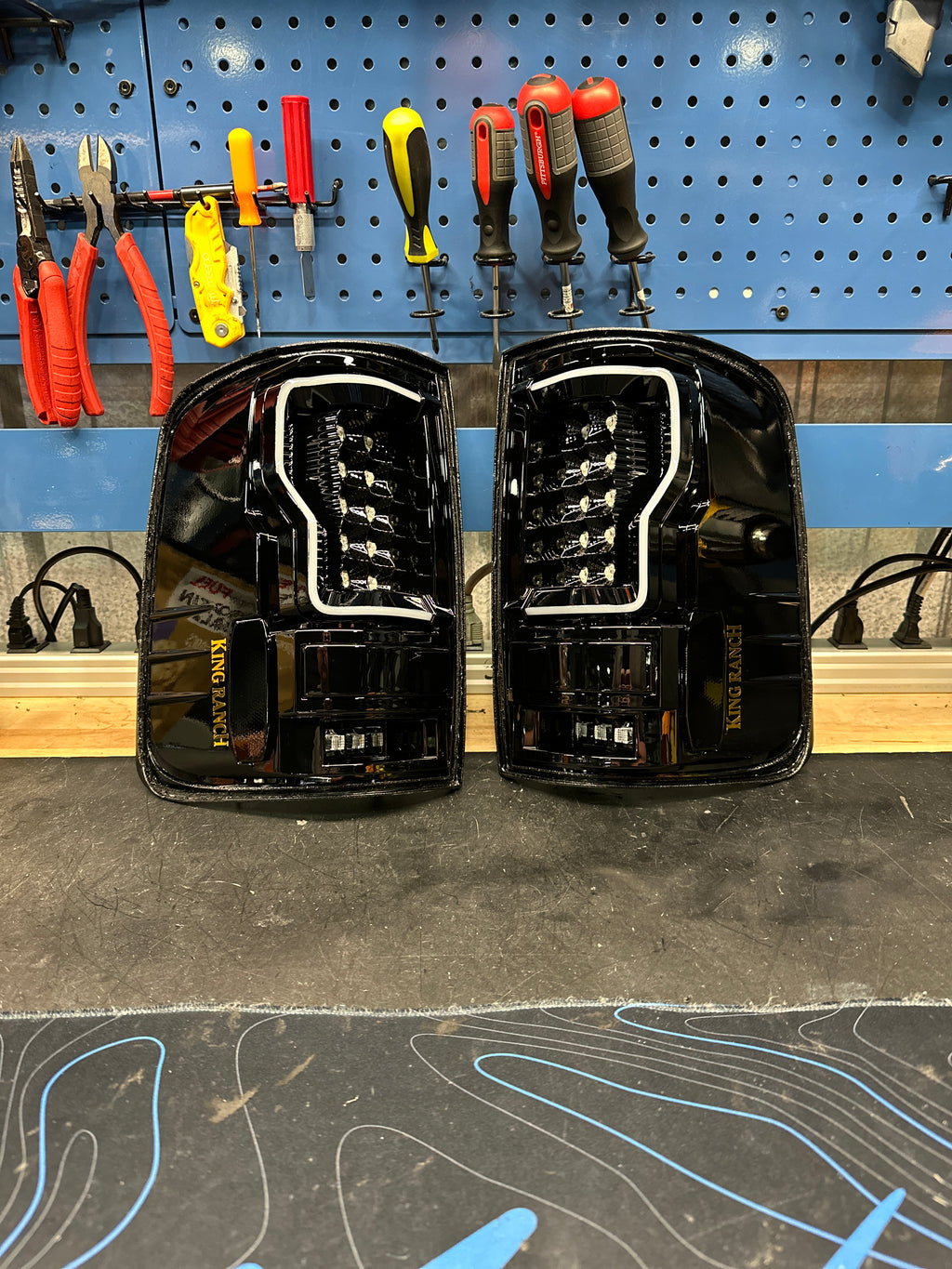 2004 - 08 F-150 C Bar Style Tail Light