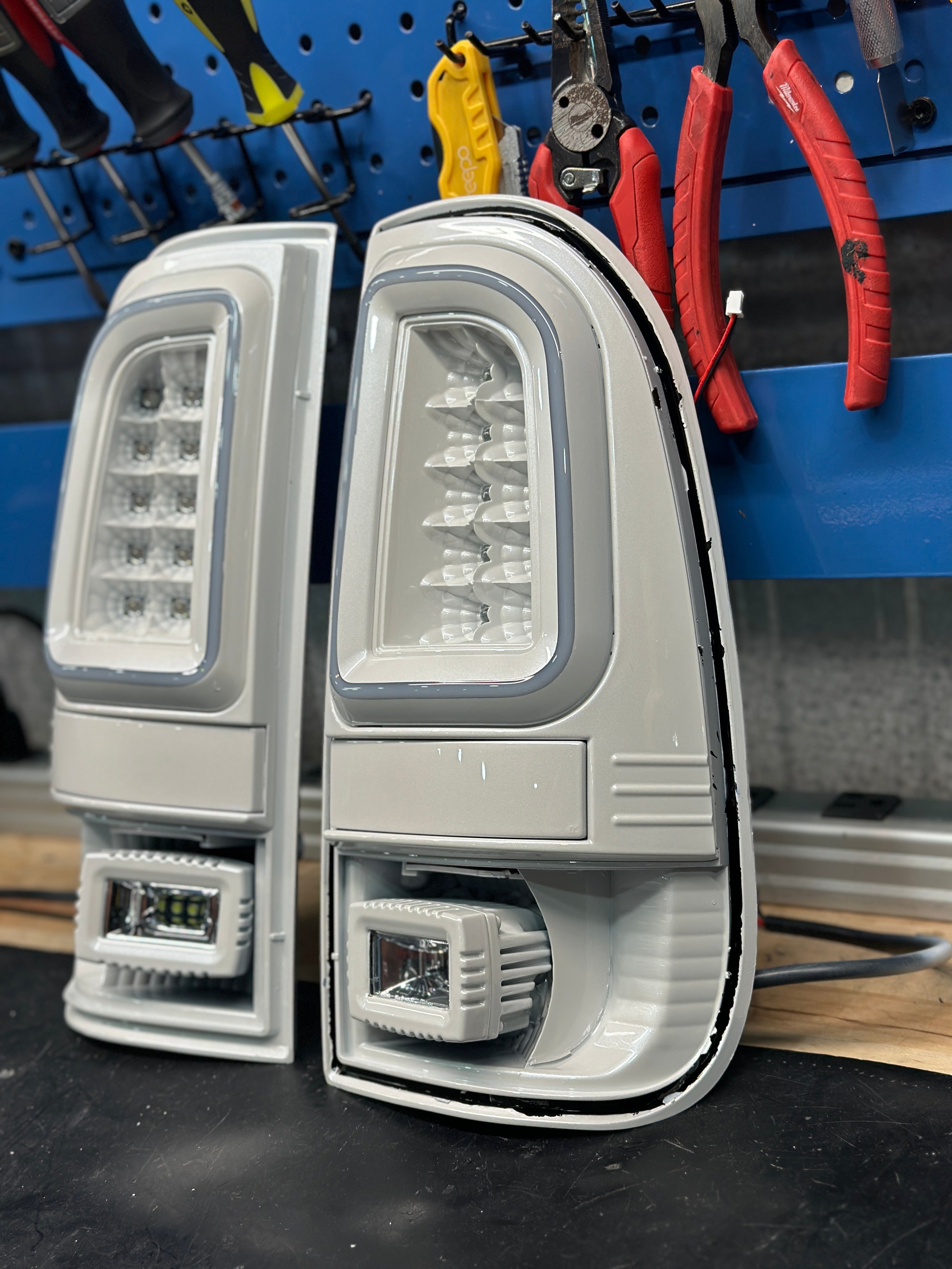 2008-16 FORD SUPER DUTY OVAL BAR TAIL LIGHTS