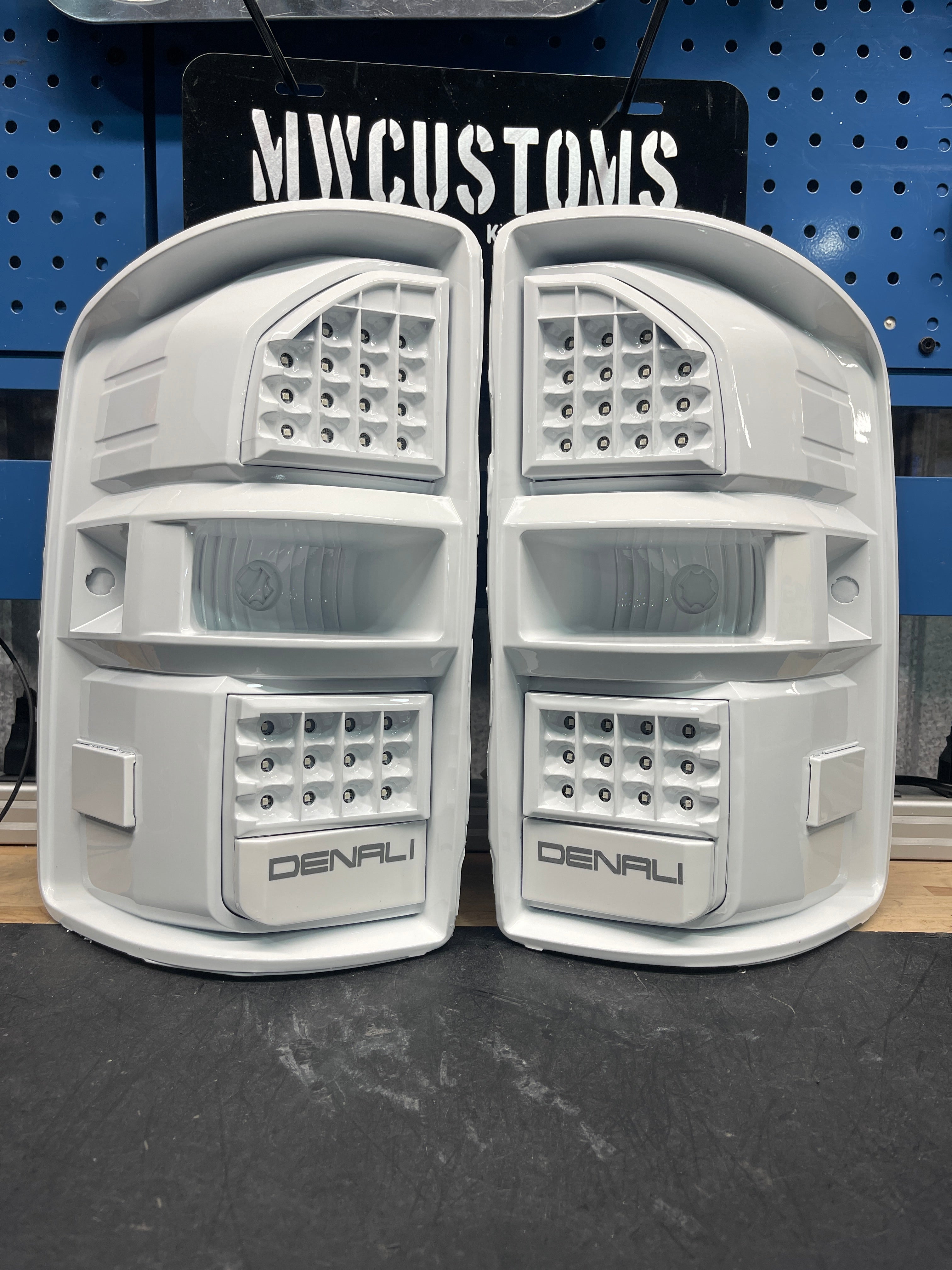 2014-19 GMC SIERRA TAIL LIGHTS