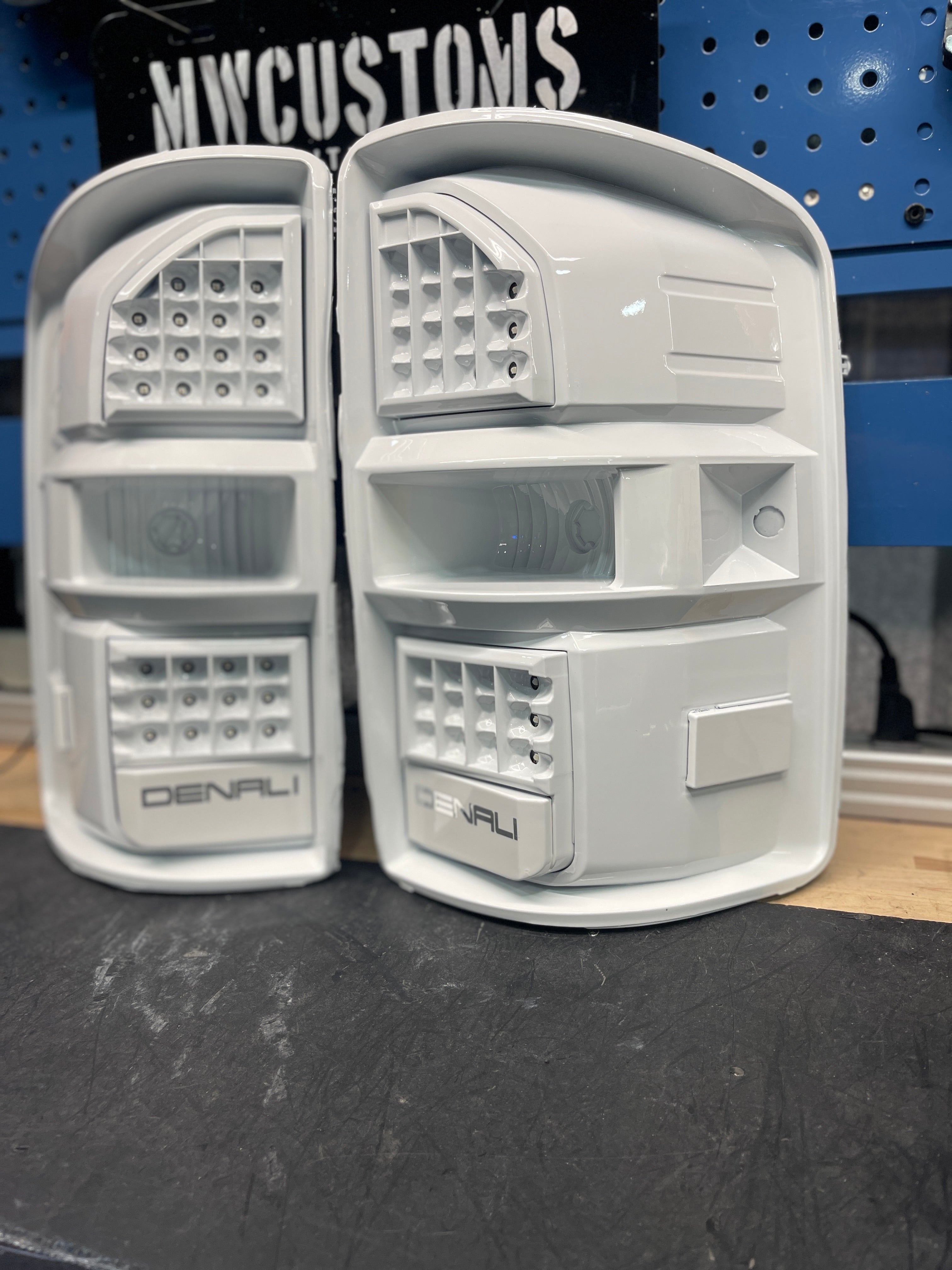 2014-19 GMC SIERRA TAIL LIGHTS