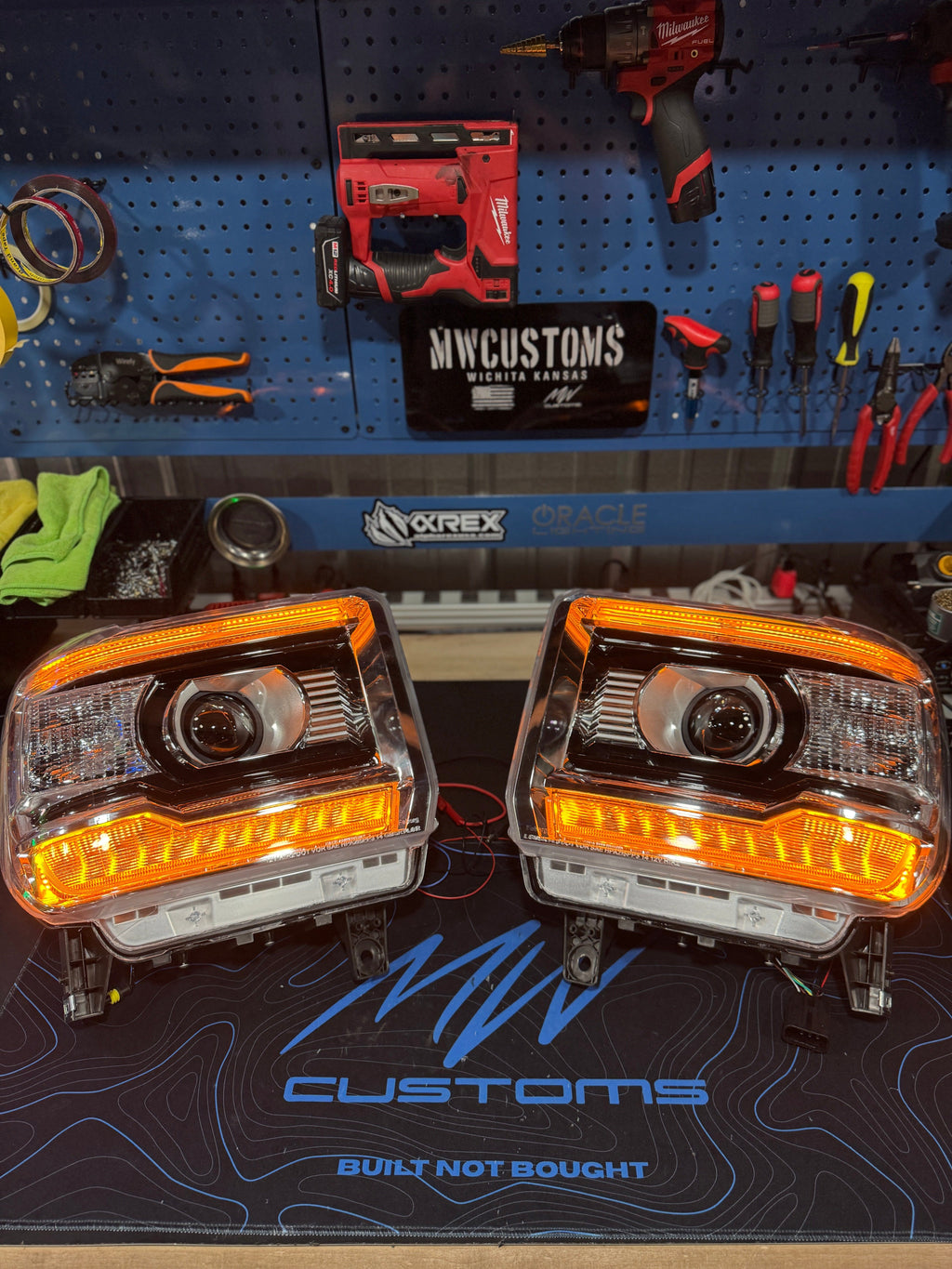 2014-19 GMC SIERRA MWCUSTOMS PREMIUM SWITCHBACK HEADLIGHTS