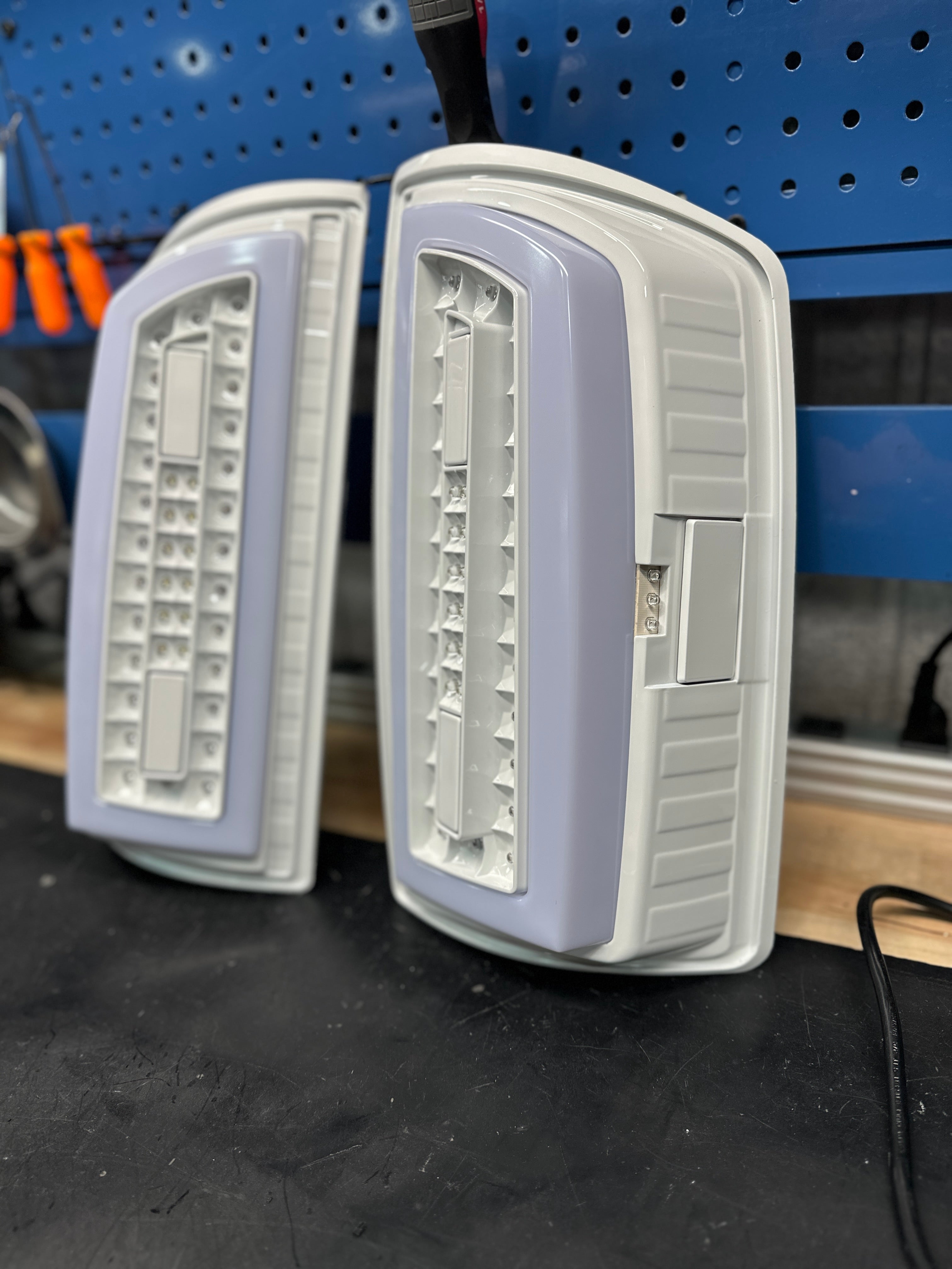 2007-08 DODGE RAM OVAL TAIL LIGHTS