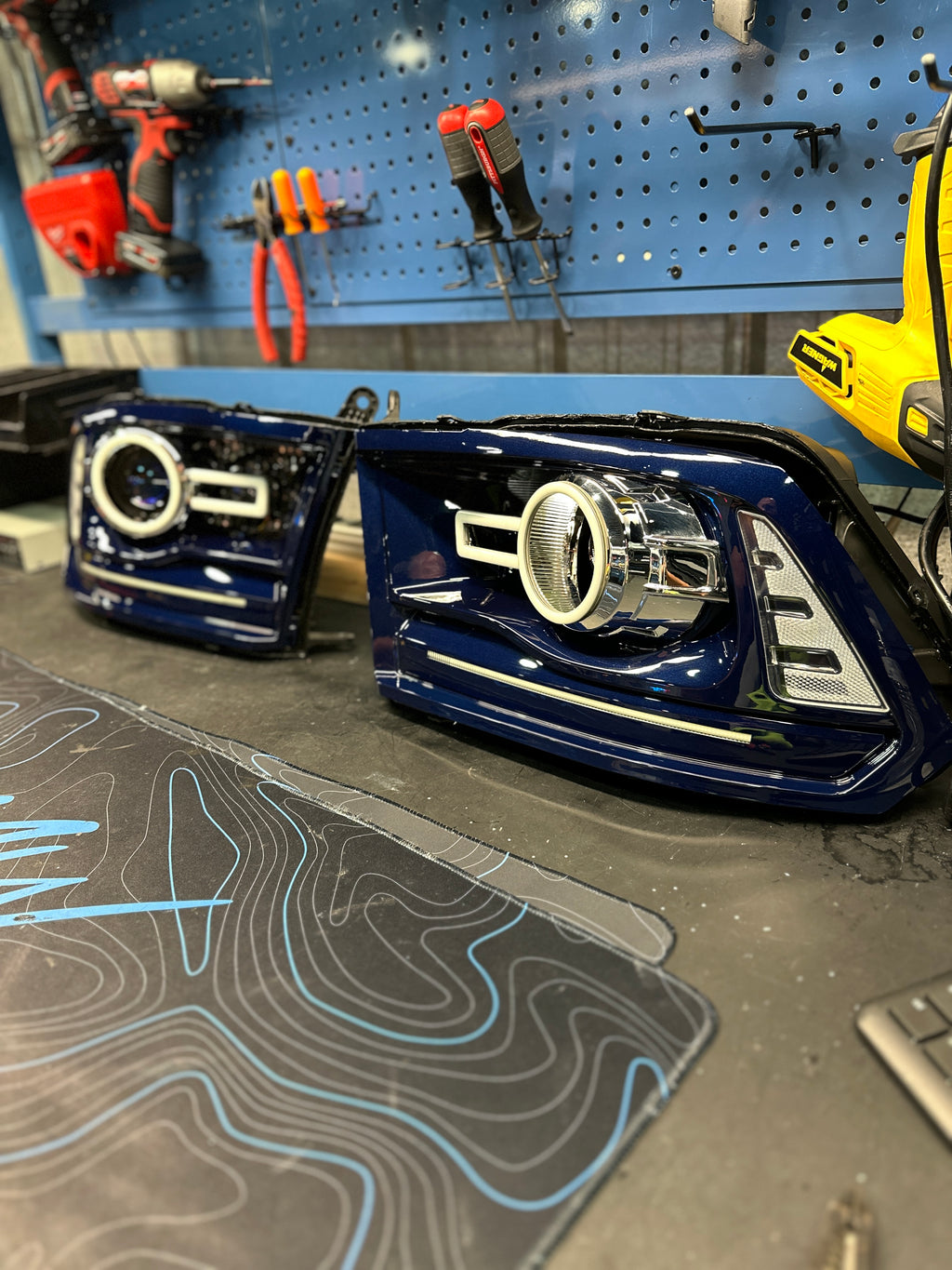 2009 - 18 DODGE RAM MWCUSTOMS PREMIUM SWITCHBACK HEADLIGHT