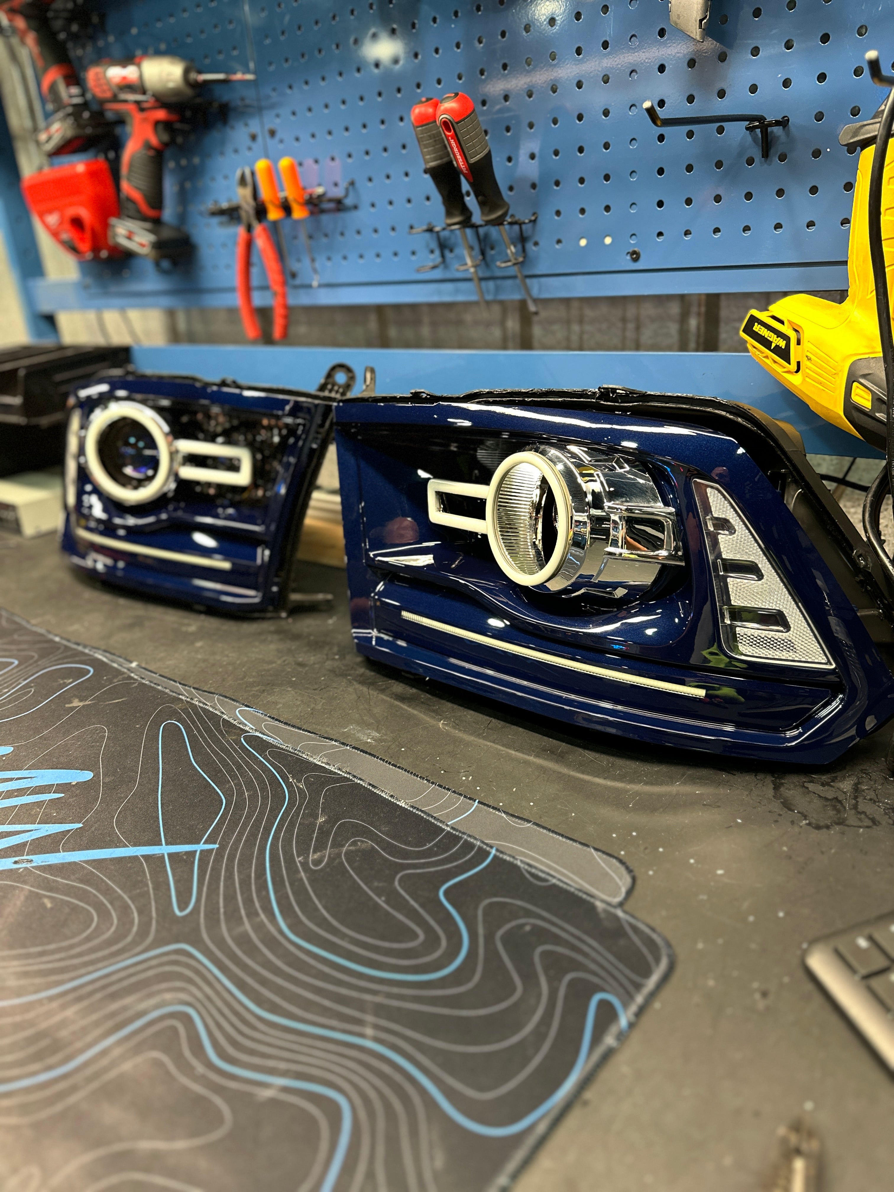 2009 - 18 DODGE RAM MWCUSTOMS PREMIUM SWITCHBACK HEADLIGHT