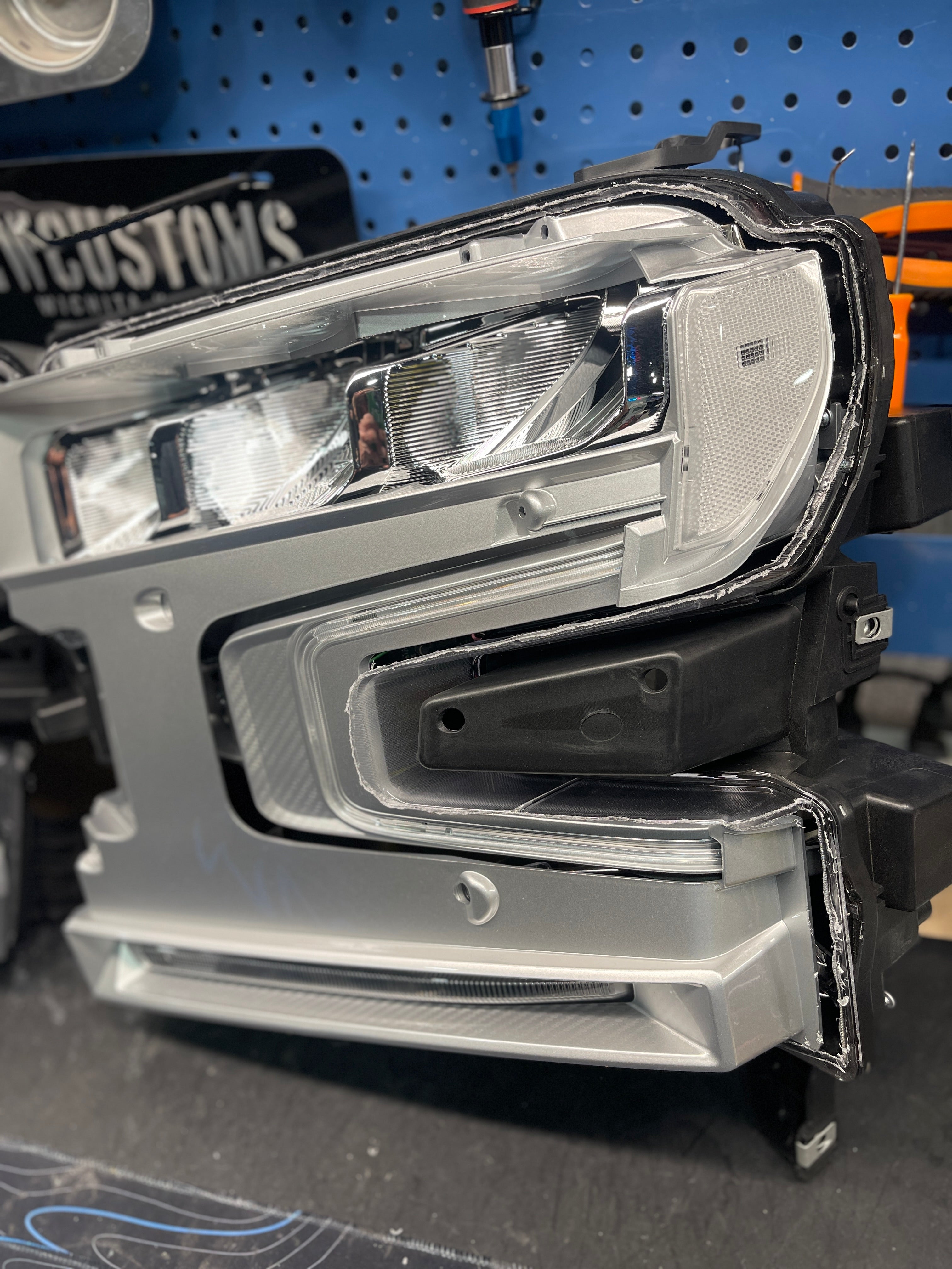 2019 - 21 CHEVY SILVERADO 1500 REFLECTOR LED HEADLIGHT