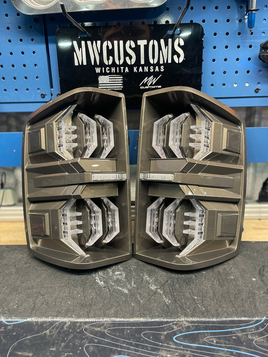 2014 - 18 CHEVY SILVERADO FIN STYLE TAIL LIGHTS