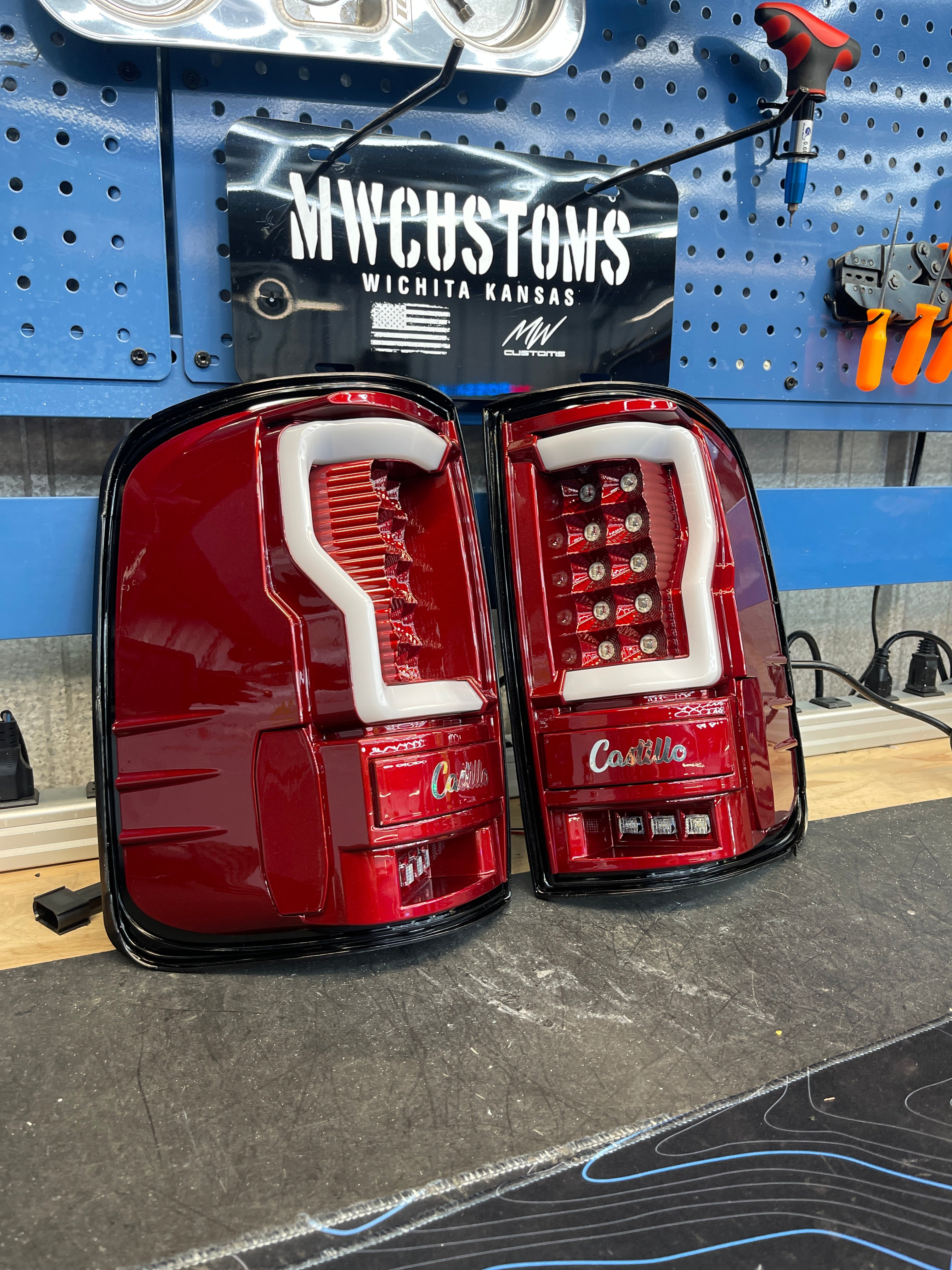 2004 - 08 F-150 C Bar Style Tail Light