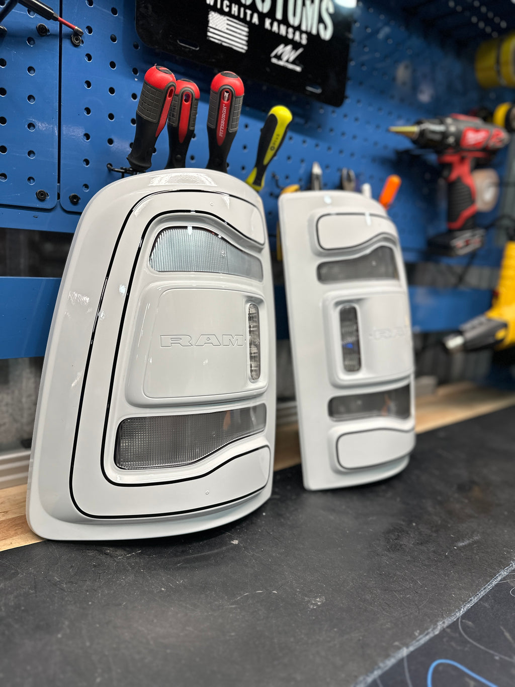 2019+ DODGE RAM 5TH GEN TAIL LIGHTS (ALSO FITS 4TH GEN TRUCKS)