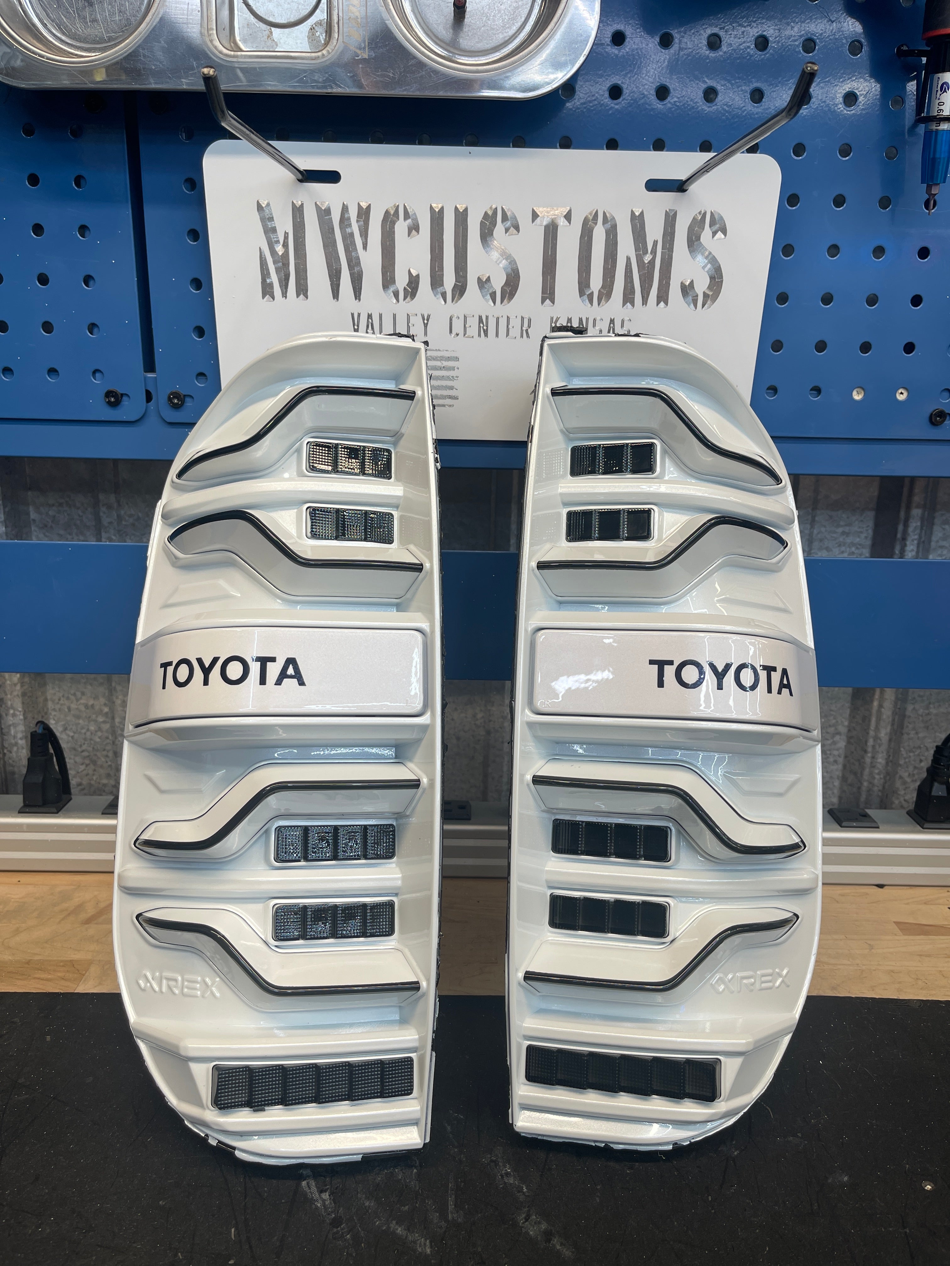 2014 - 21 TOYOTA TUNDRA ALPHAREX LUXX SERIES TAIL LIGHTS