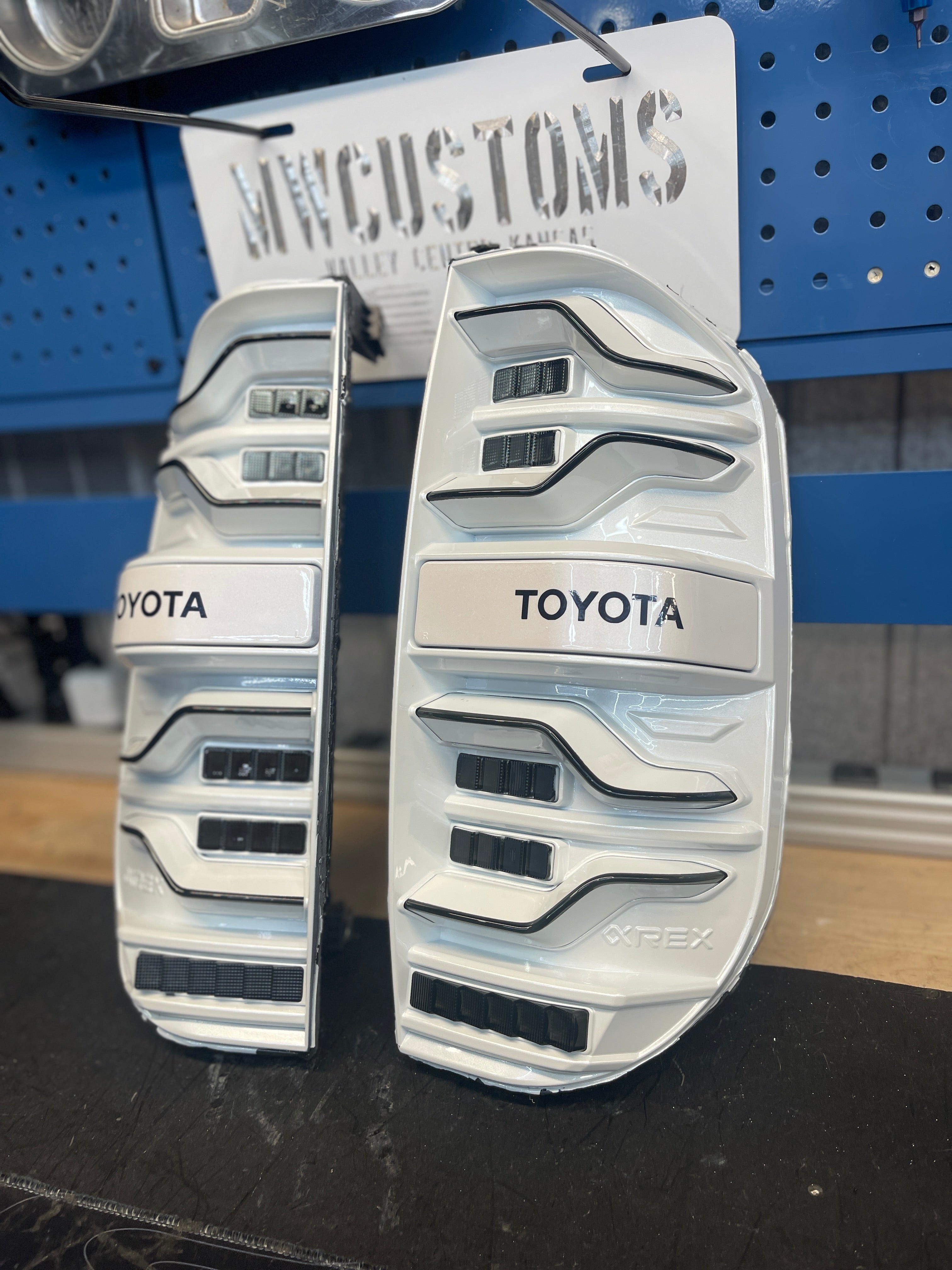 2014 - 21 TOYOTA TUNDRA ALPHAREX LUXX SERIES TAIL LIGHTS