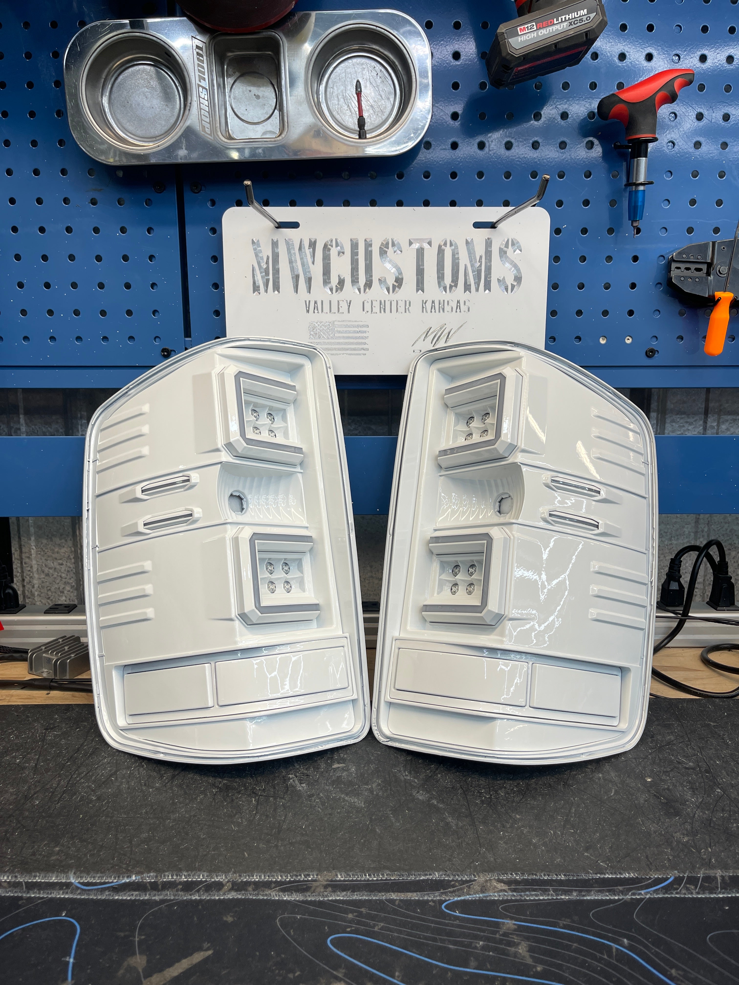 2014-18 CHEVROLET SILVERADO C BAR TAIL LIGHTS