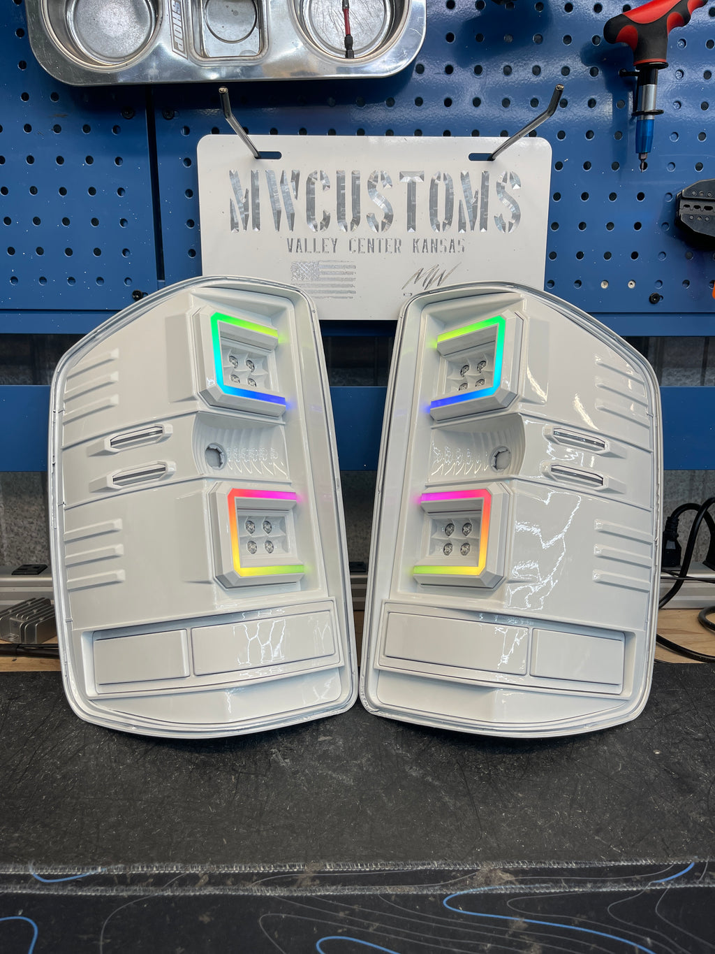 2014-18 CHEVROLET SILVERADO C BAR TAIL LIGHTS